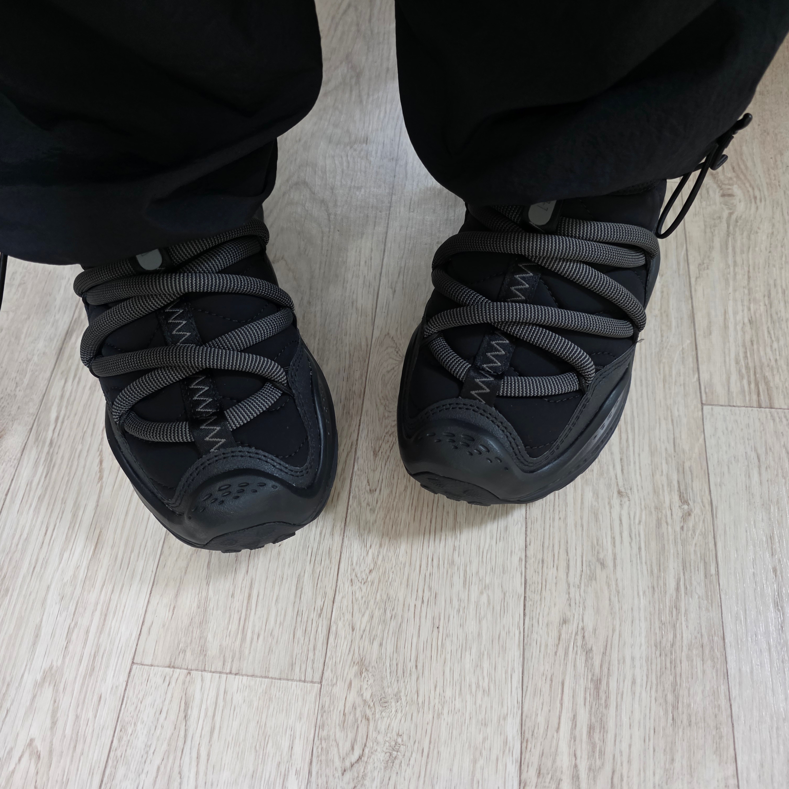 Hoka Ora Primo Black 착용 스타일
