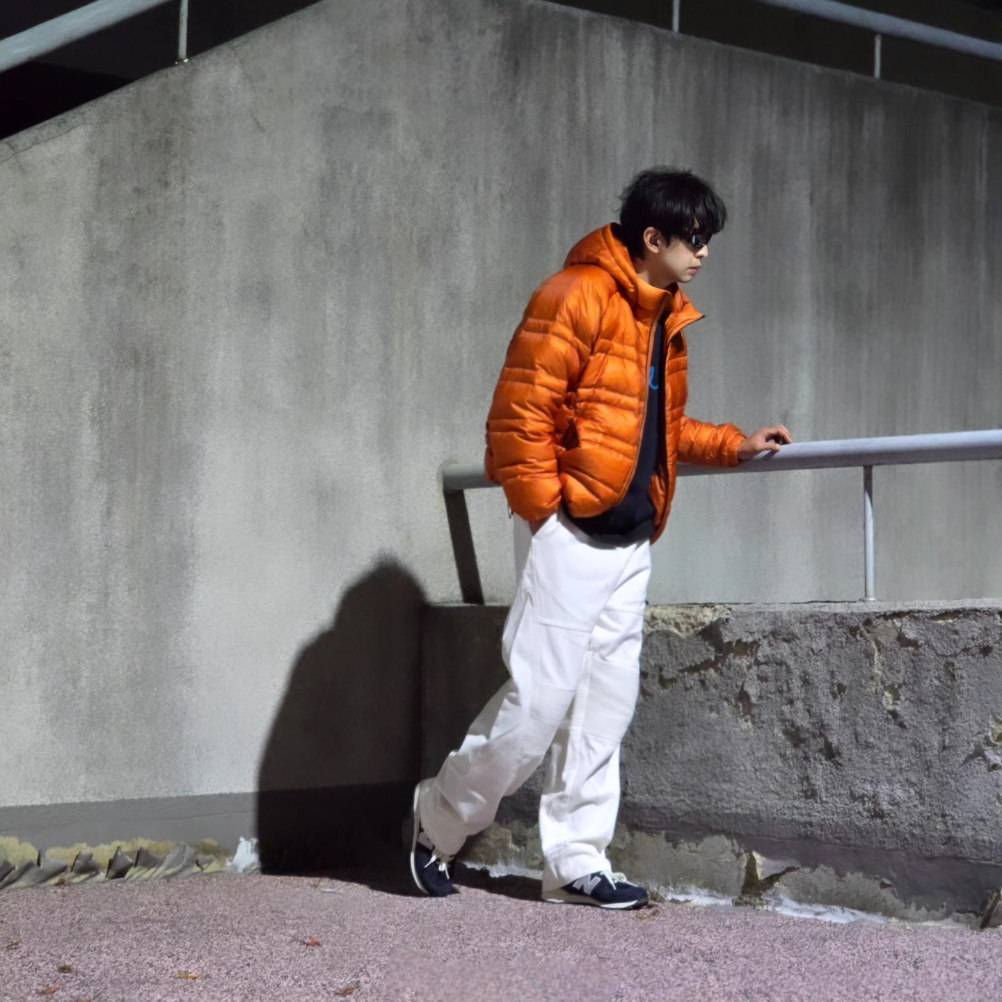 New Balance Flying 77 Superlight Hooded Goose Down Jacket Orange, New Balance x Pottery 574 Premium Hard Navy 착용 스타일 - 2