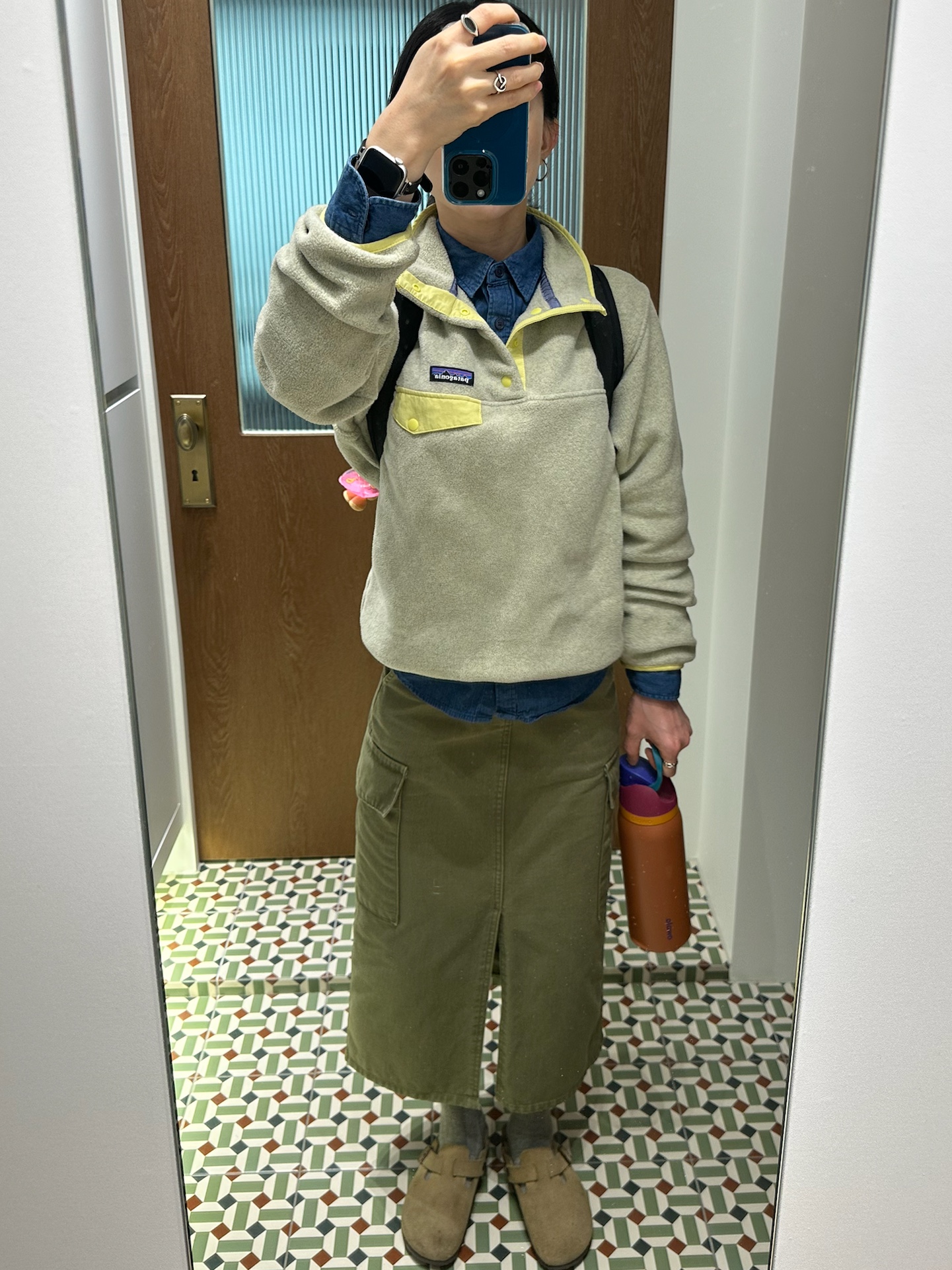 Birkenstock Boston Soft Footbed Taupe - Regular, Arc'teryx Heliad 15 Backpack Black 착용 스타일 - 3