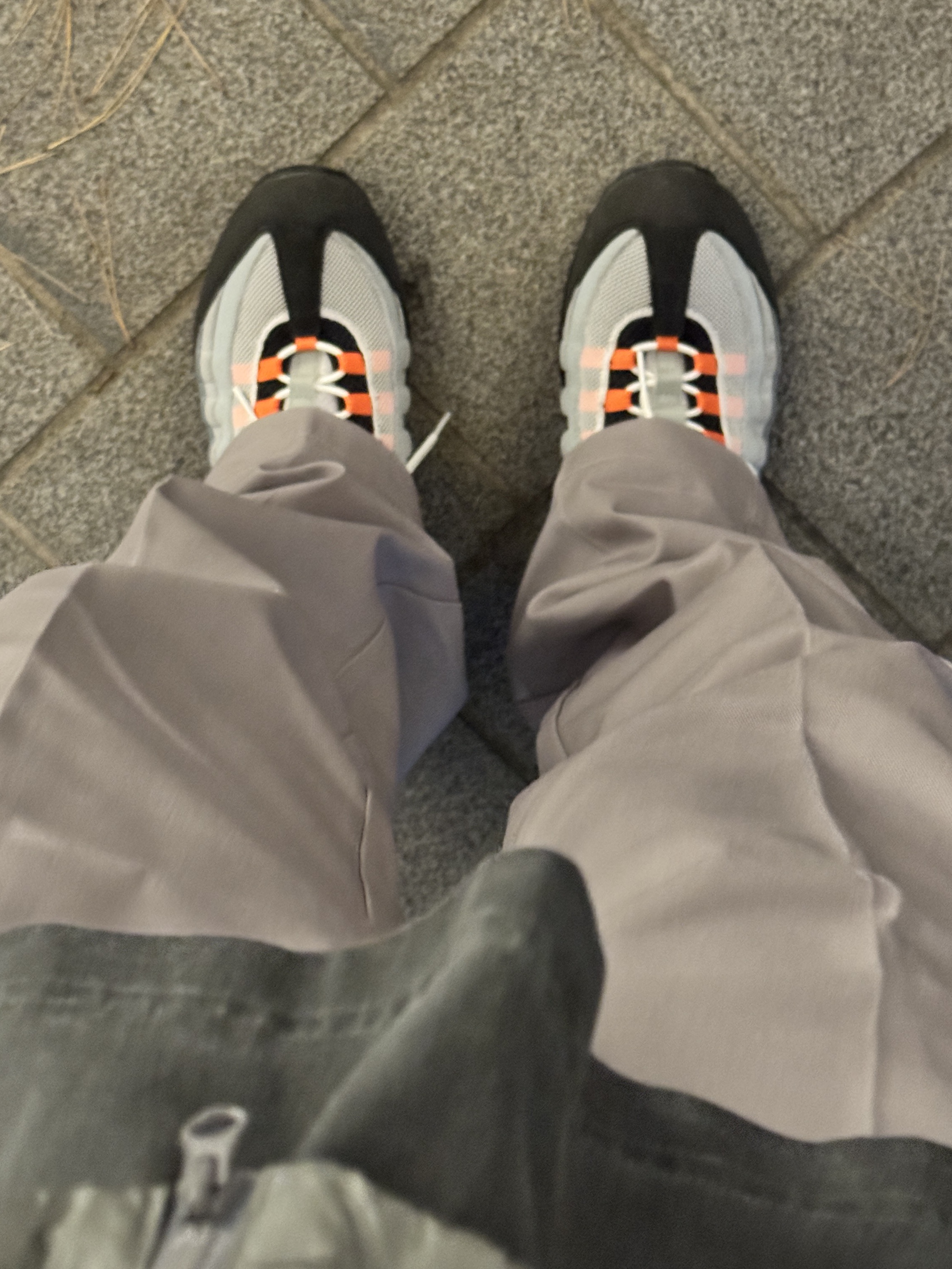 The North Face Wave LT On Jacket Gray, Nike Air Max 95 OG Bright Mandarin 착용 스타일 - 2