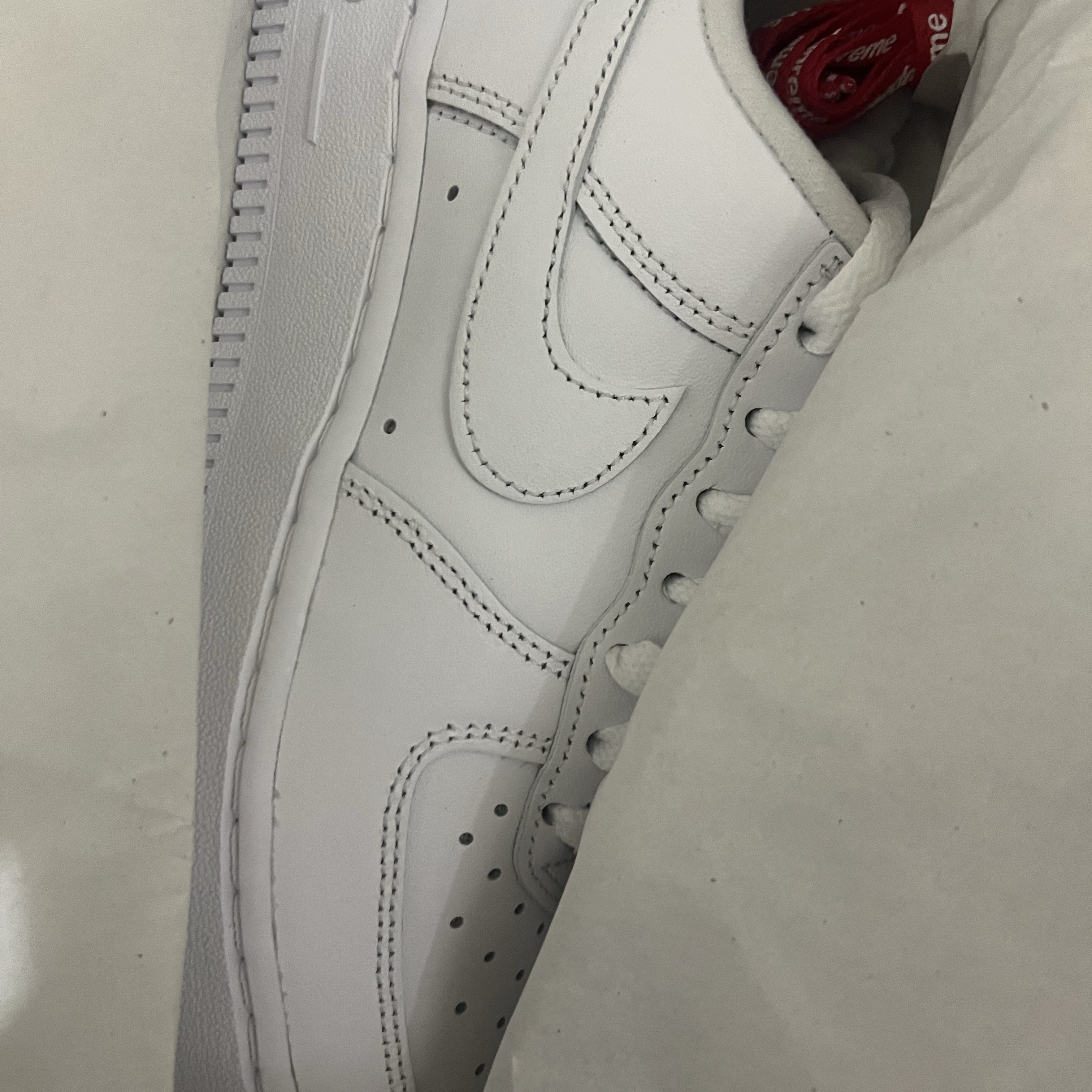 Nike x Supreme Air Force 1 Low White 착용 스타일