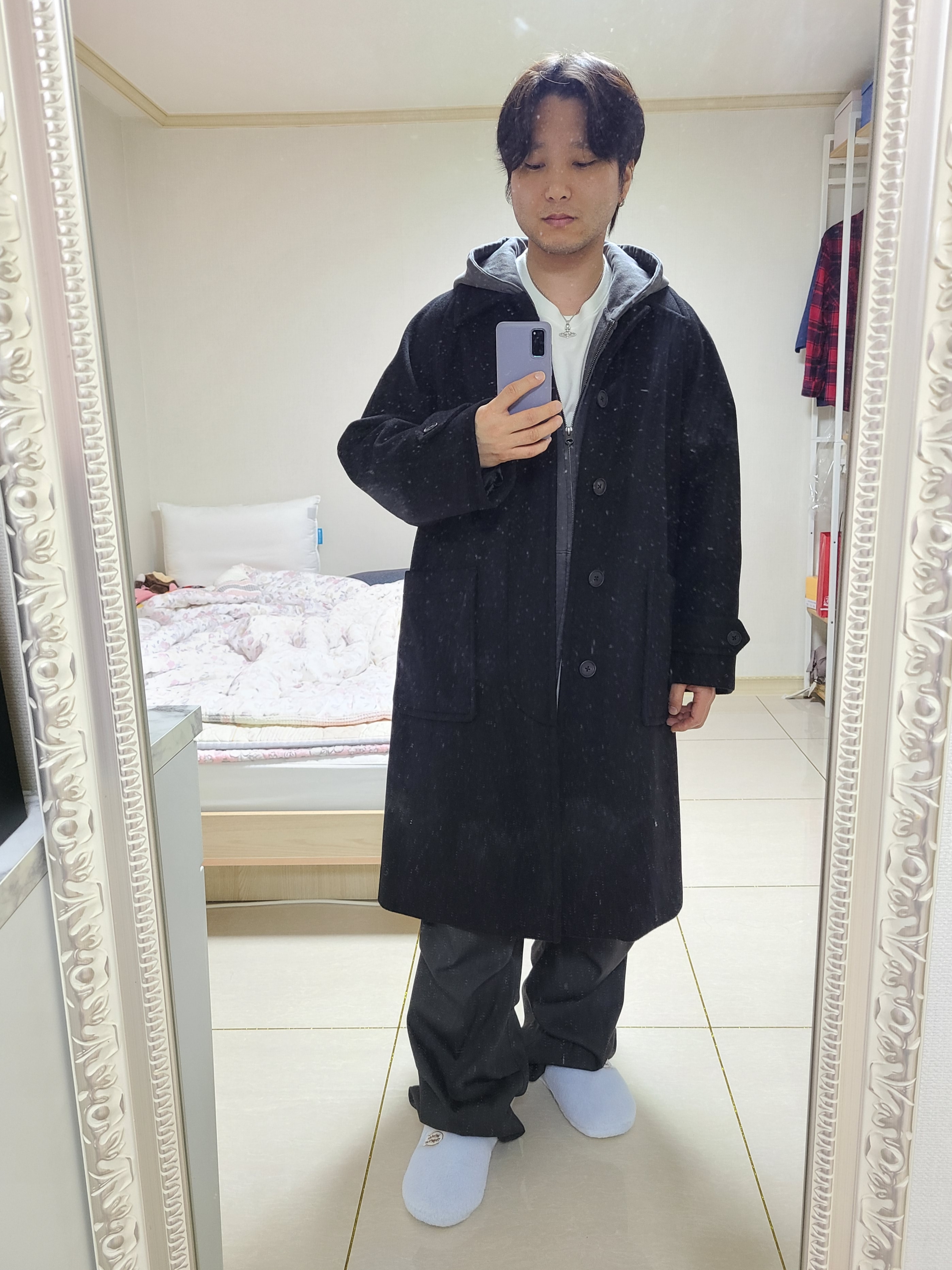 Vivienne Westwood Mayfair Bas Relief Pendant Silver 착용 스타일 - 2