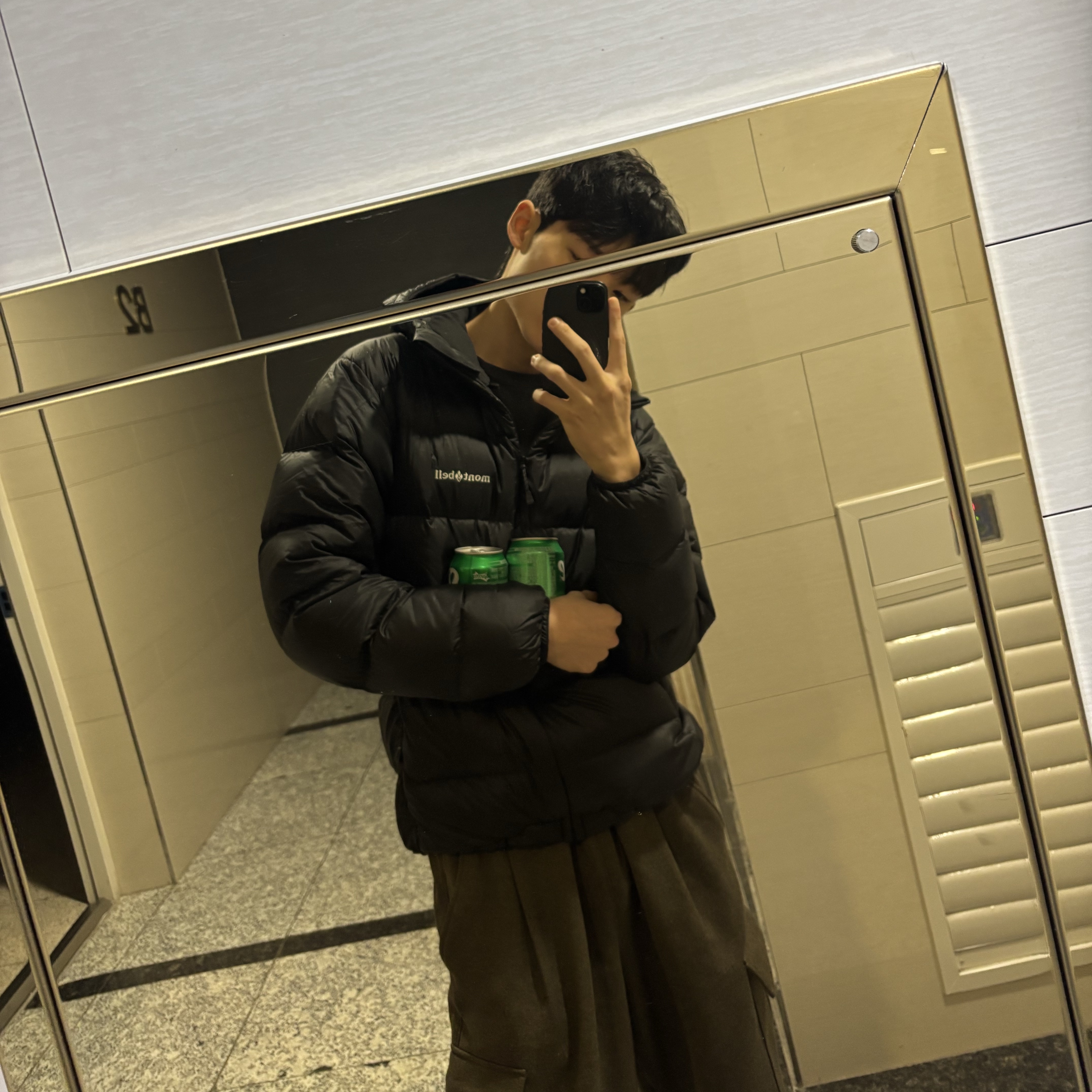 Montbell Light Alpine Down Parka Black 착용 스타일
