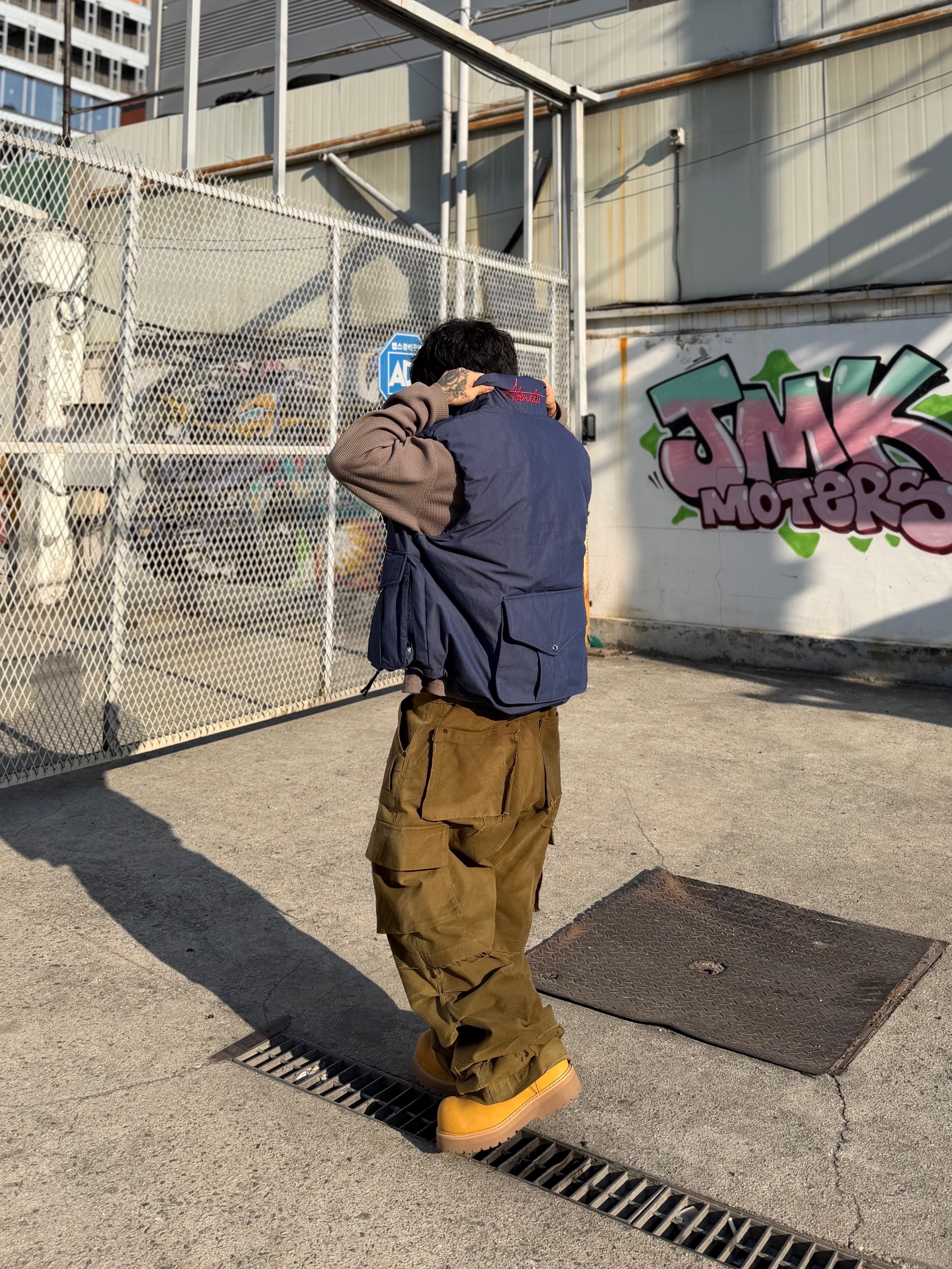 Wapworks Moleskin Belted Cargo Pants Olive Khaki 착용 스타일 - 5