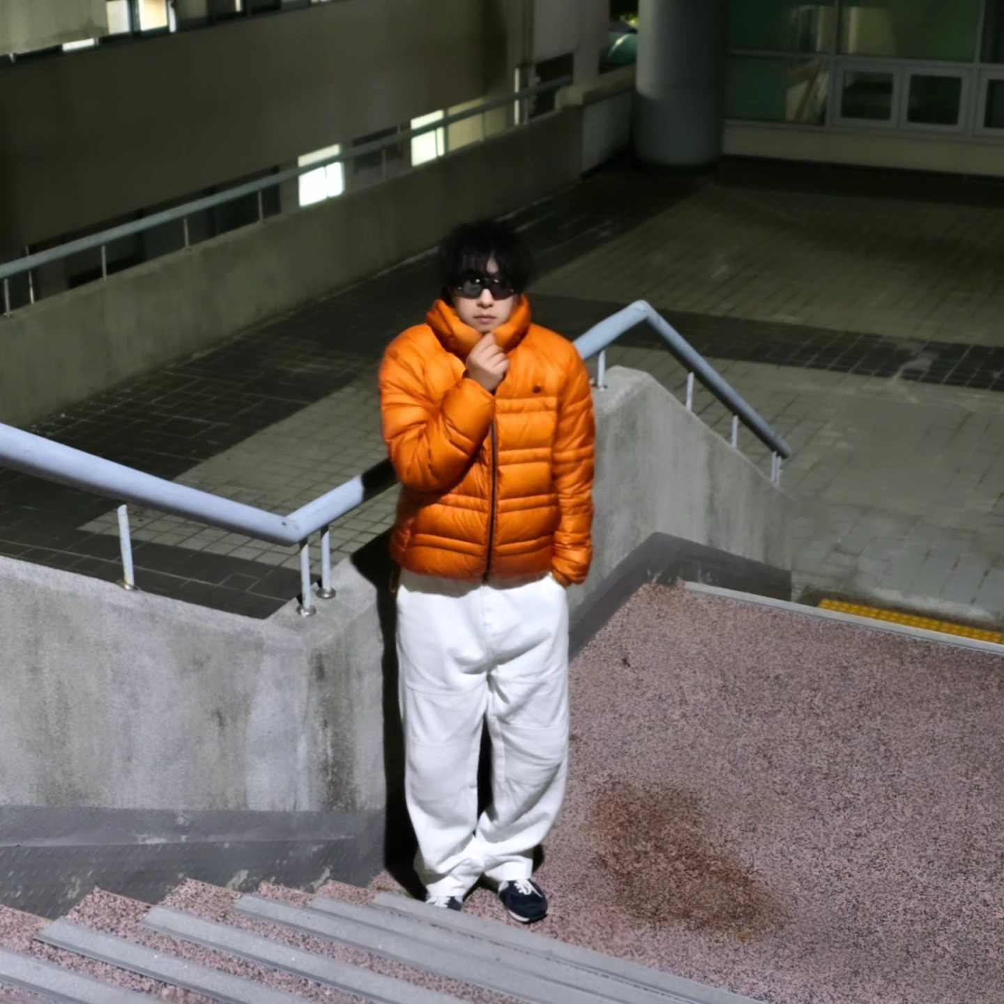 New Balance Flying 77 Superlight Hooded Goose Down Jacket Orange, New Balance x Pottery 574 Premium Hard Navy 착용 스타일 - 4