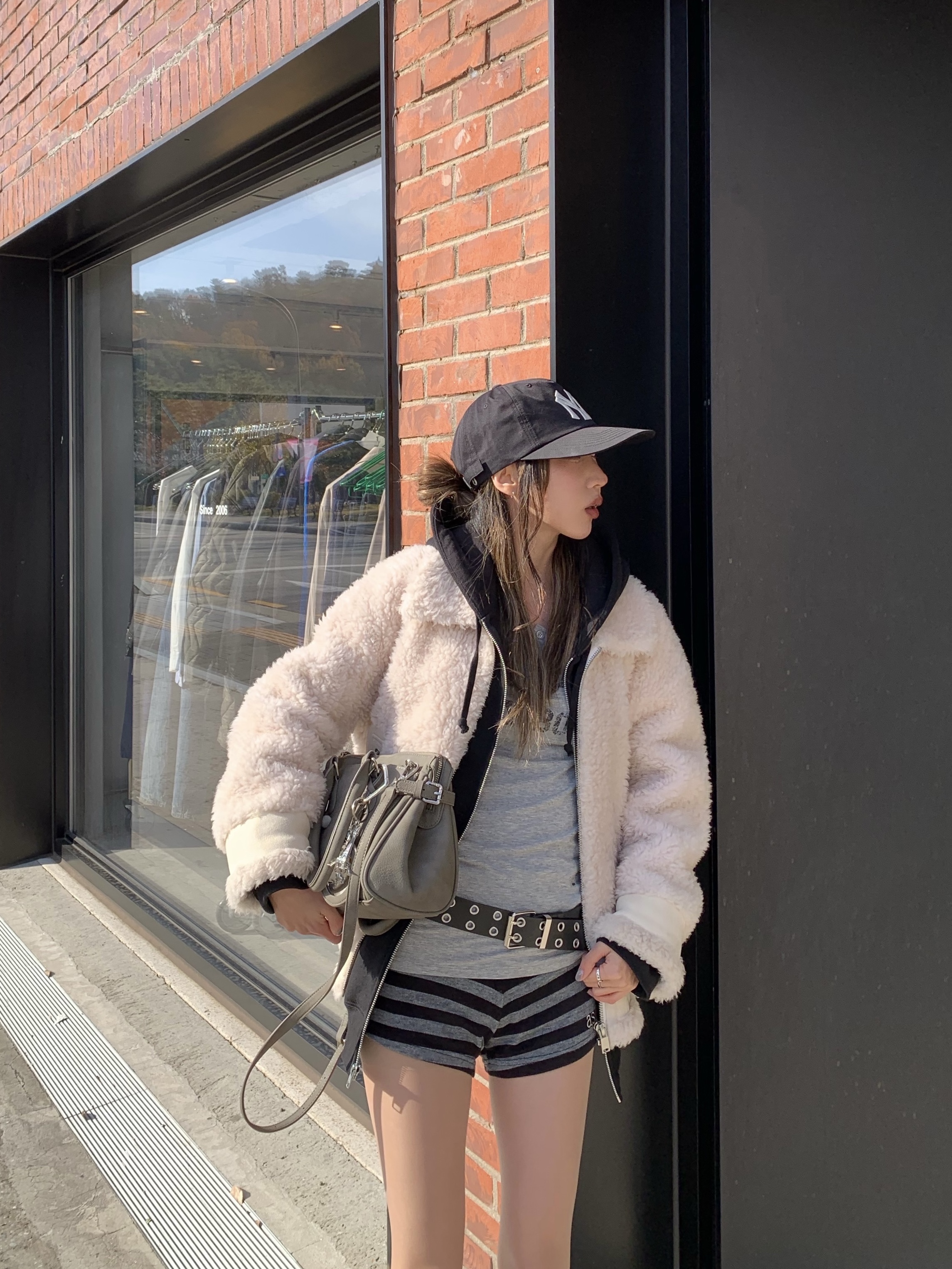 Supreme Small Box Zip Up Hooded Sweatshirt Black - 24FW, Apple AirPods Max Lightning Space Gray (Korean Ver.) 착용 스타일 - 3