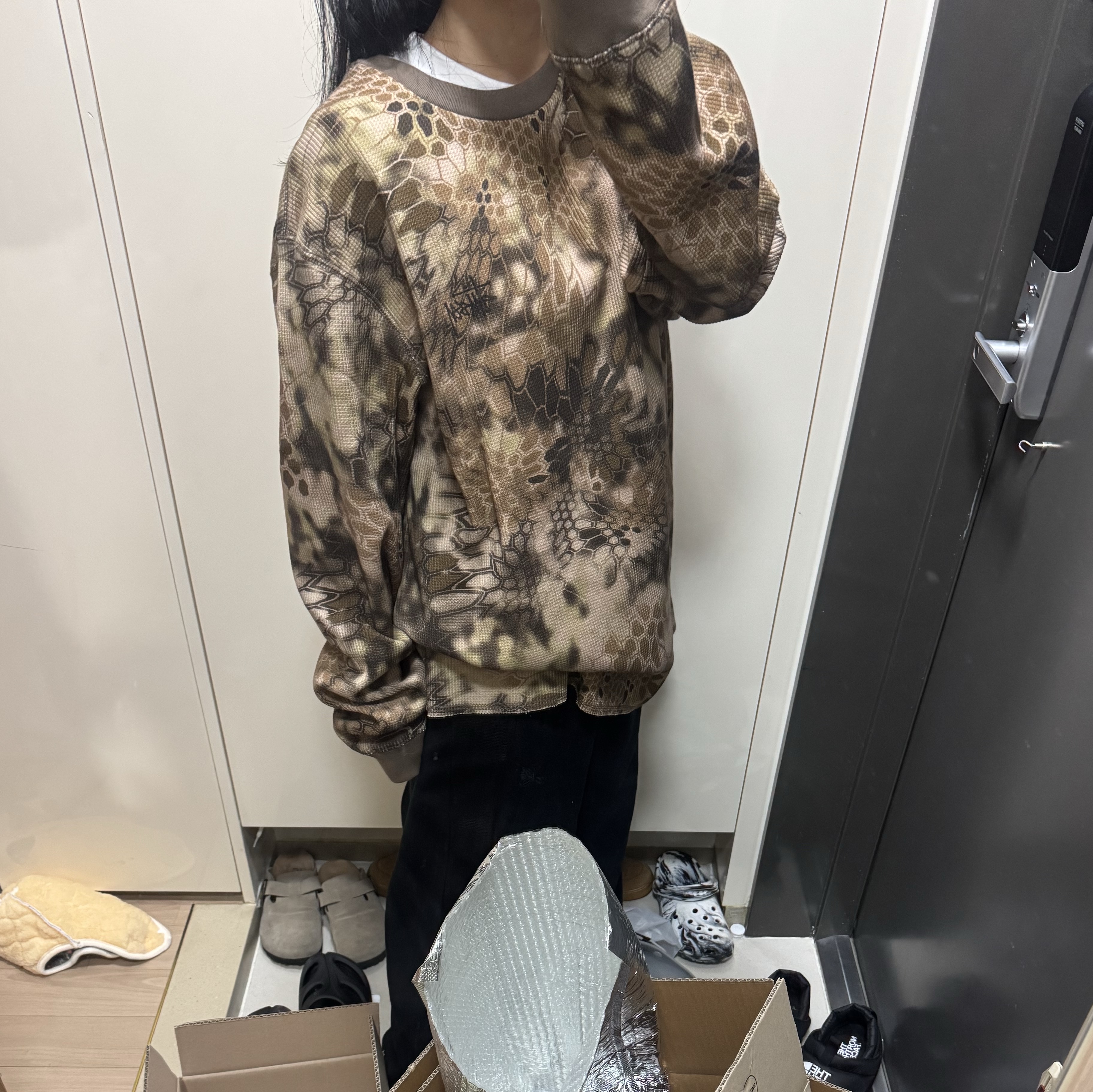 Stussy Basic Stock Thermal LS T-Shirt Relic Camo 착용 스타일 - 3
