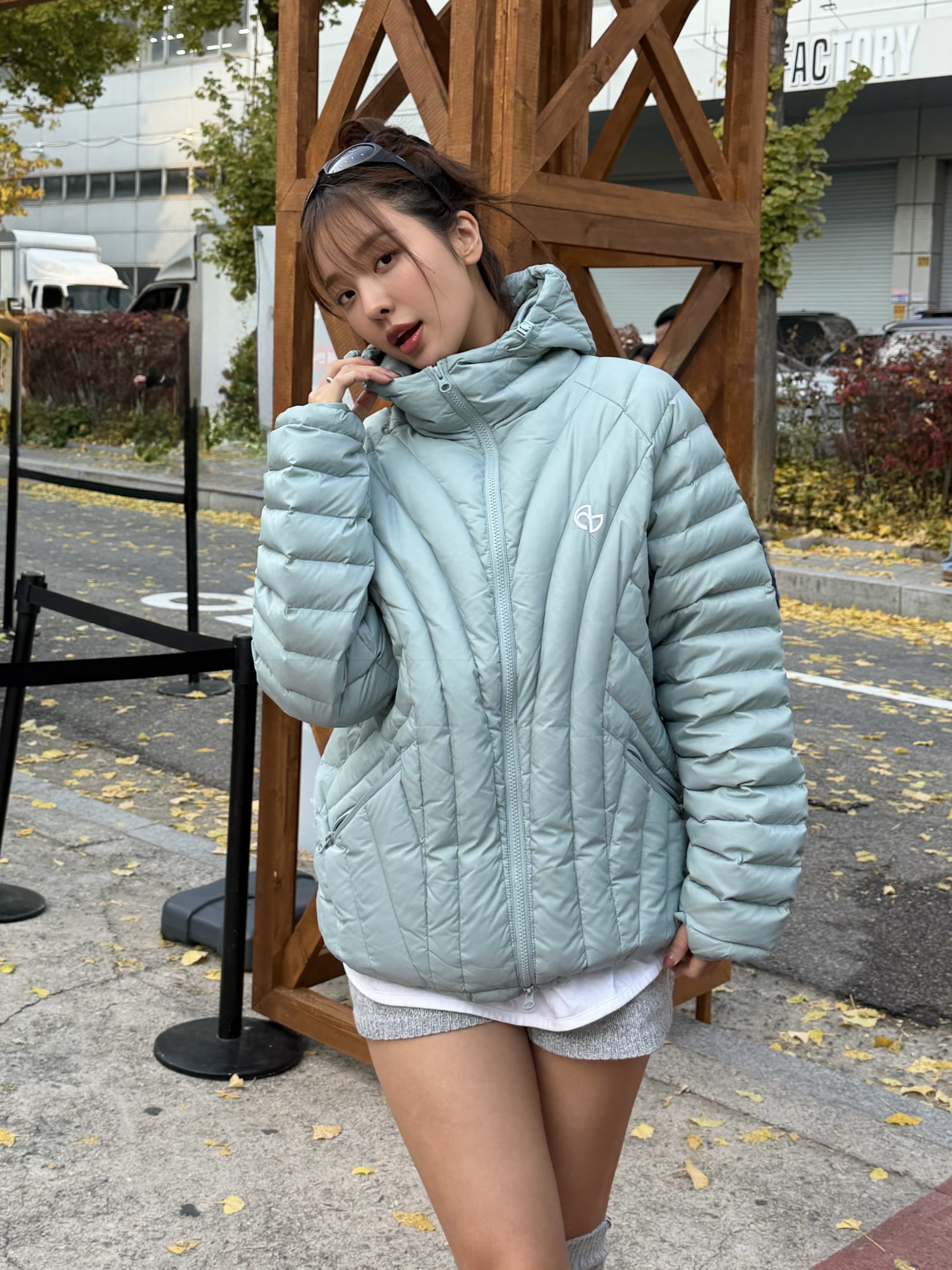 [KREAM 단독] NOMANUAL Nubes Light Duck Down Marina 착용 스타일 - 4