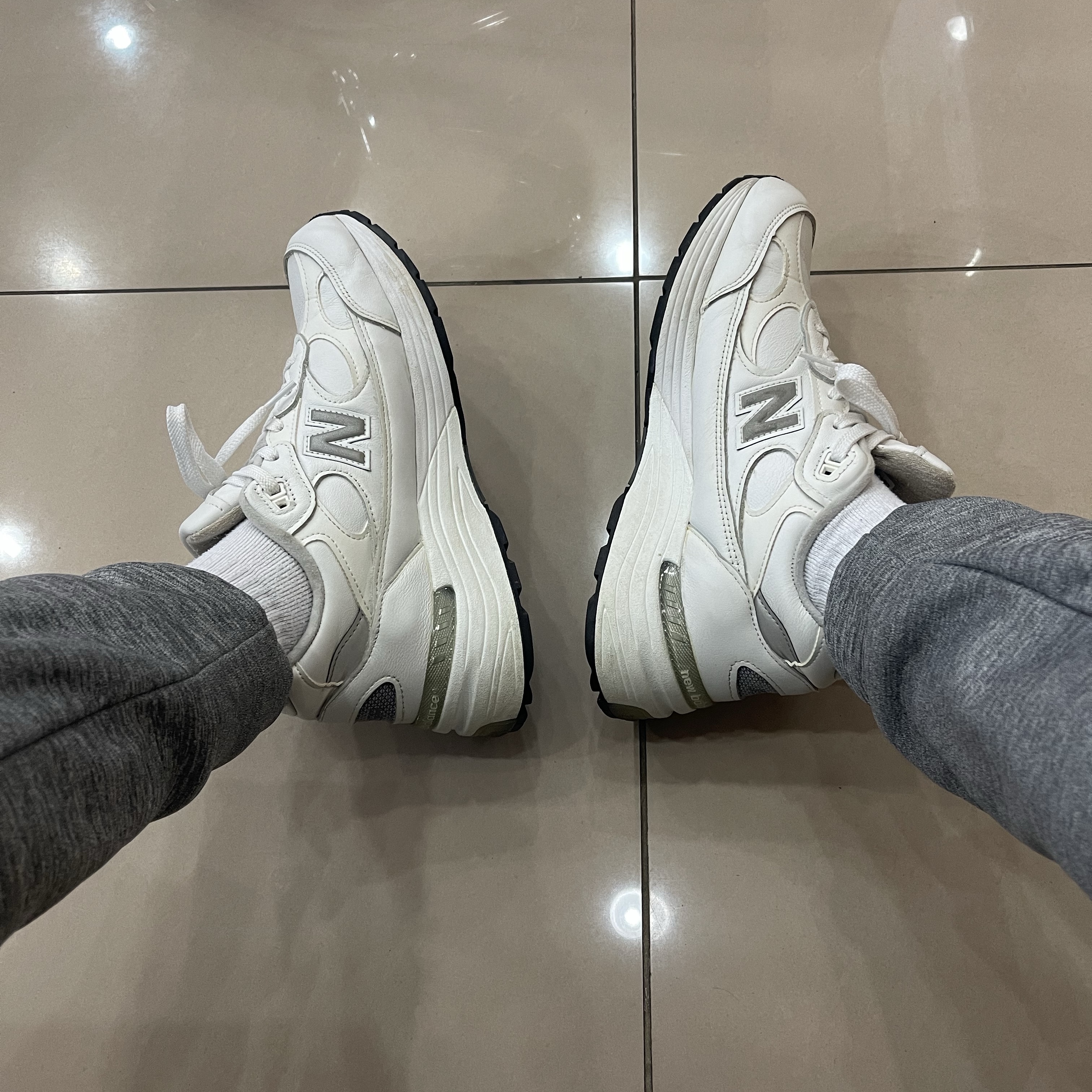 New Balance 992 Made in USA White Silver 착용 스타일
