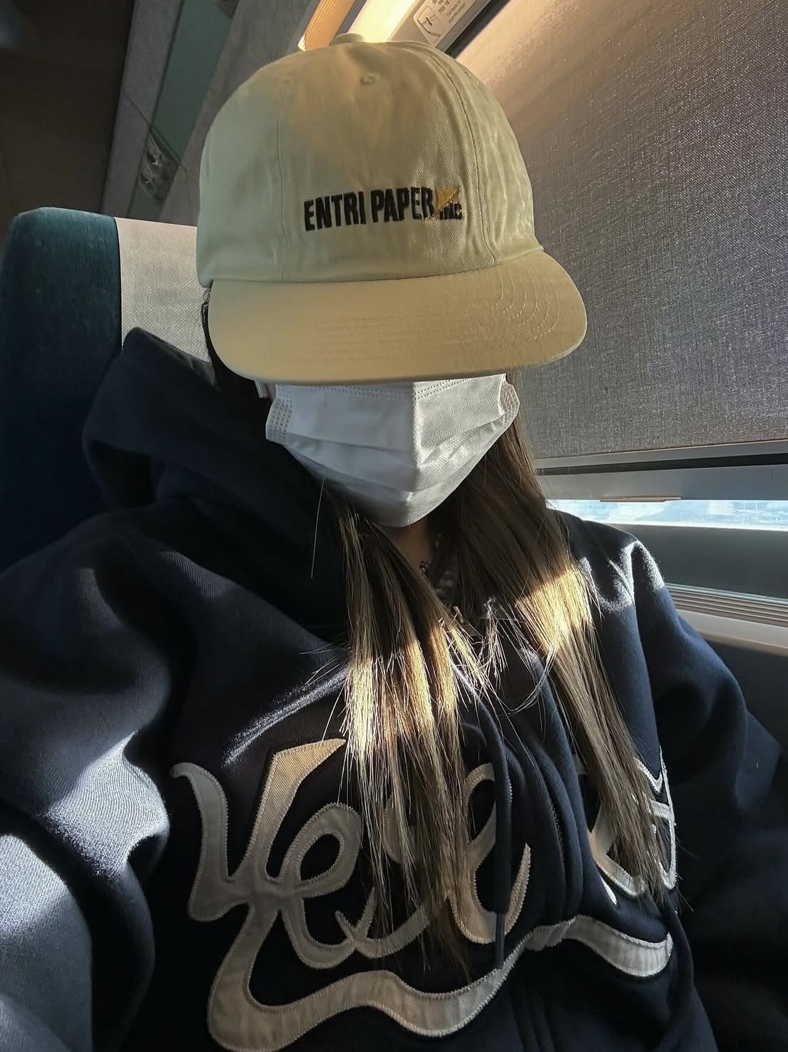 YESEYESEE Y.E.S Snail Logo Zip-up Hoodie Navy 착용 스타일