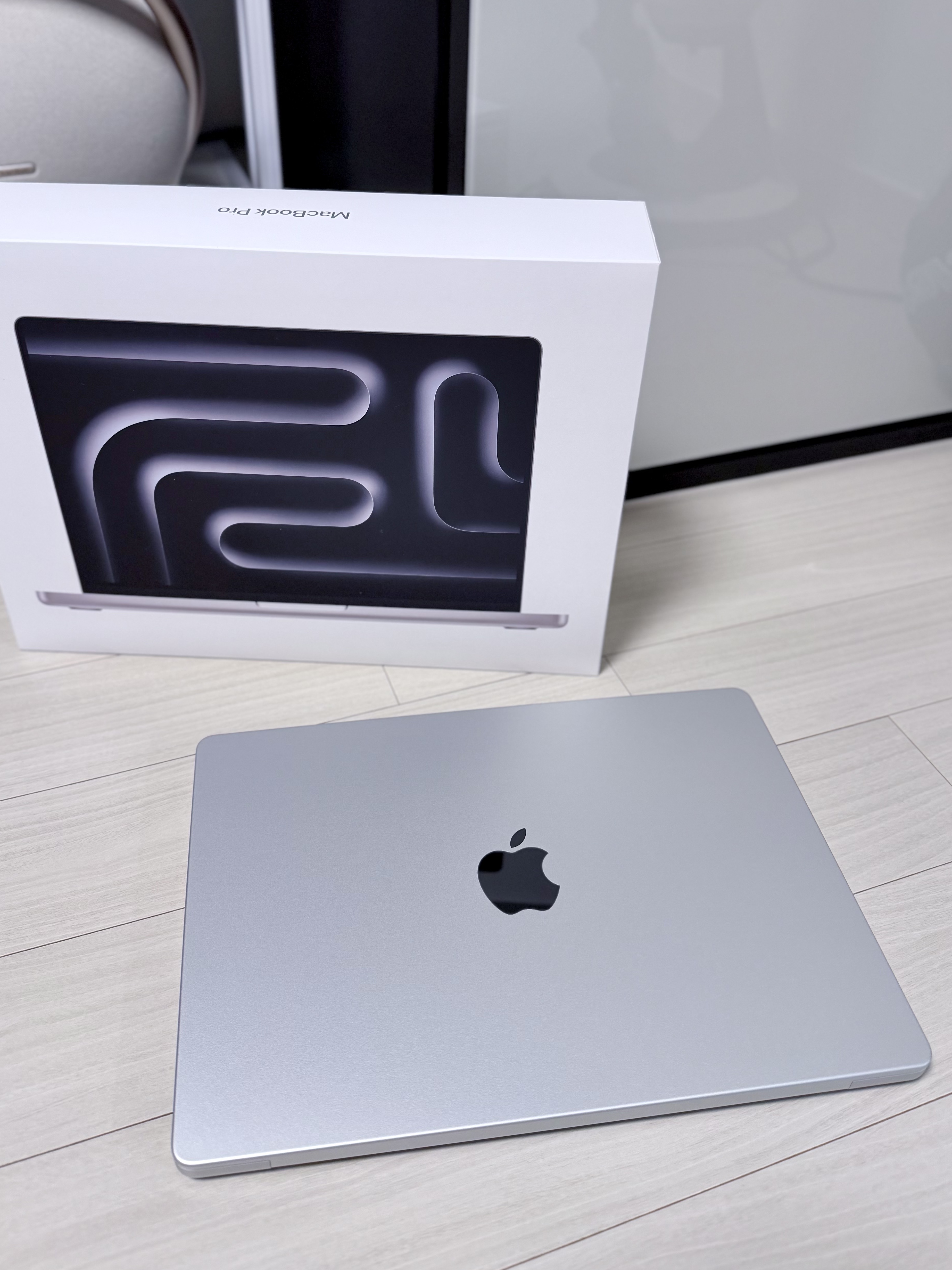 [S등급] Refurbished 2024 MacBook Pro 14 M4 Max 14c 1TB SSD / 36GB RAM Spaceblack, [S등급] Refurbished 2024 MacBook Pro 16 M4 Max 14c 1TB SSD / 36GB RAM Spaceblack 착용 스타일