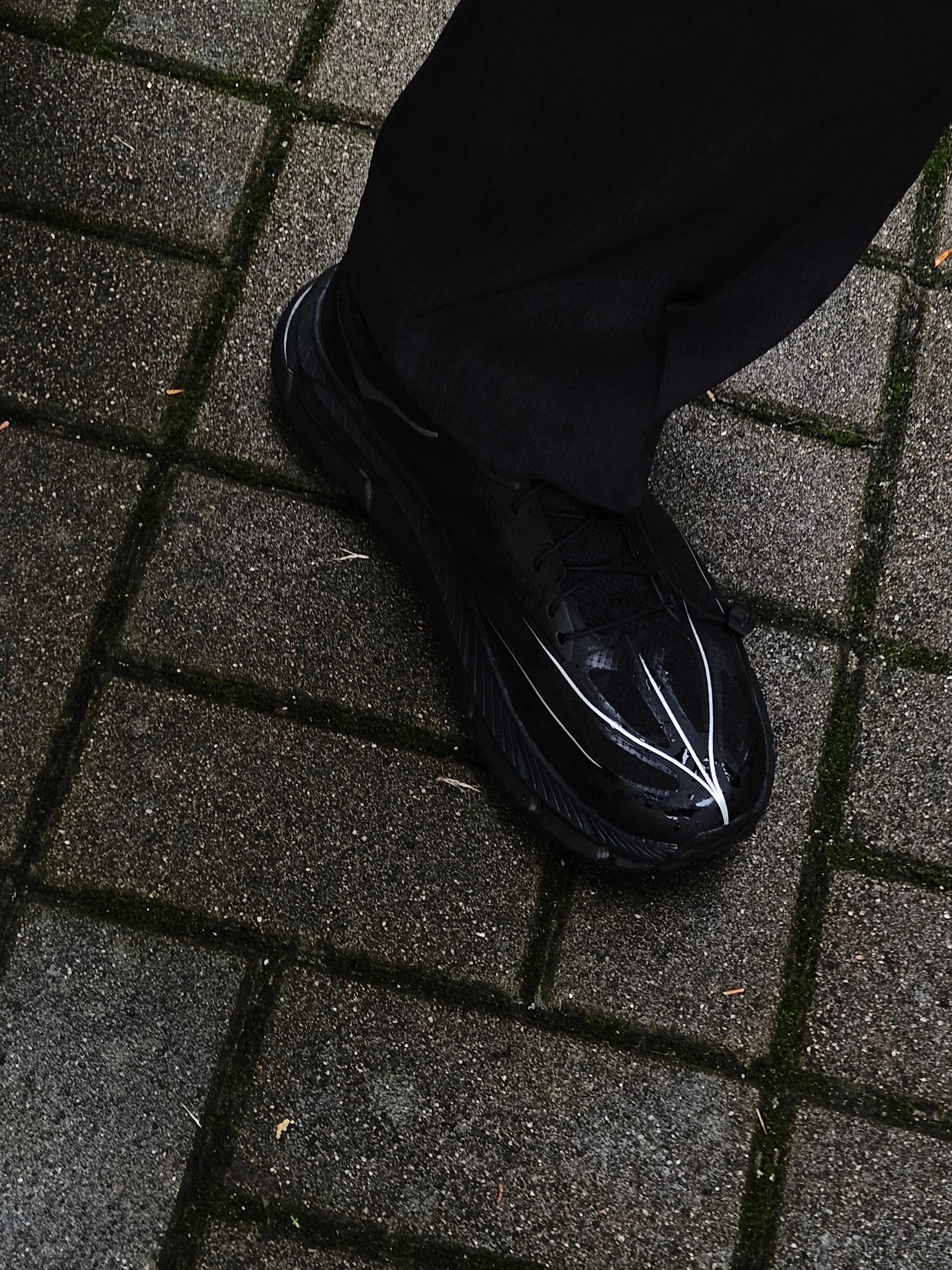 Hoka Mafate Speed 4 Lite Black Outer Orbit, Arc'teryx Beta SL Jacket Black 착용 스타일 - 3