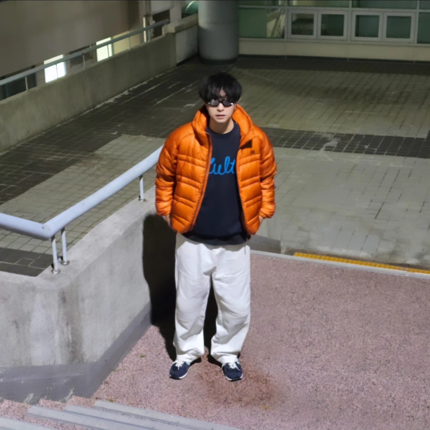 New Balance Flying 77 Superlight Hooded Goose Down Jacket Orange, New Balance x Pottery 574 Premium Hard Navy 착용 스타일 - 3