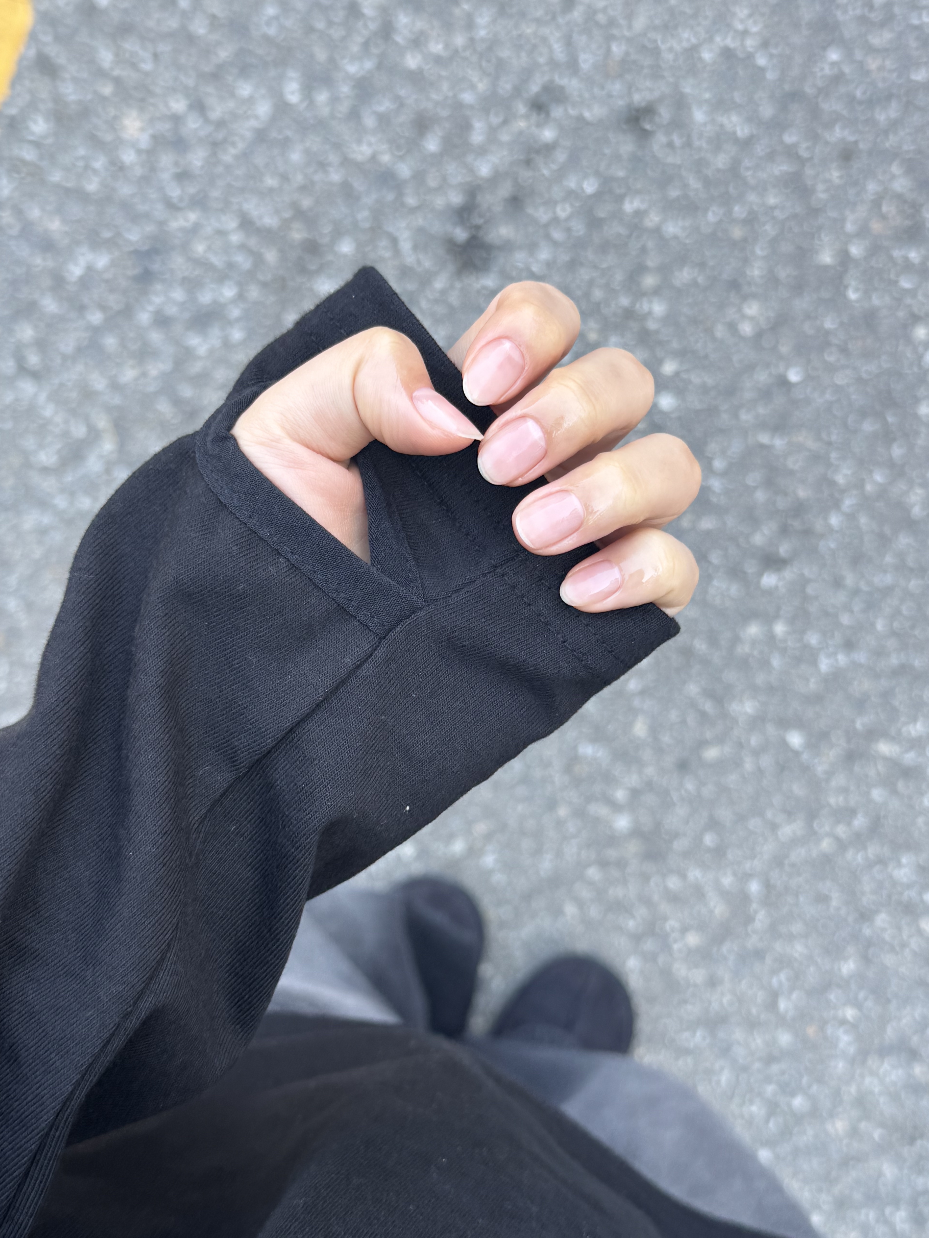 SLOW RECORD HOUSE Fingerhole Crop Long Sleeve Black 착용 스타일 - 3