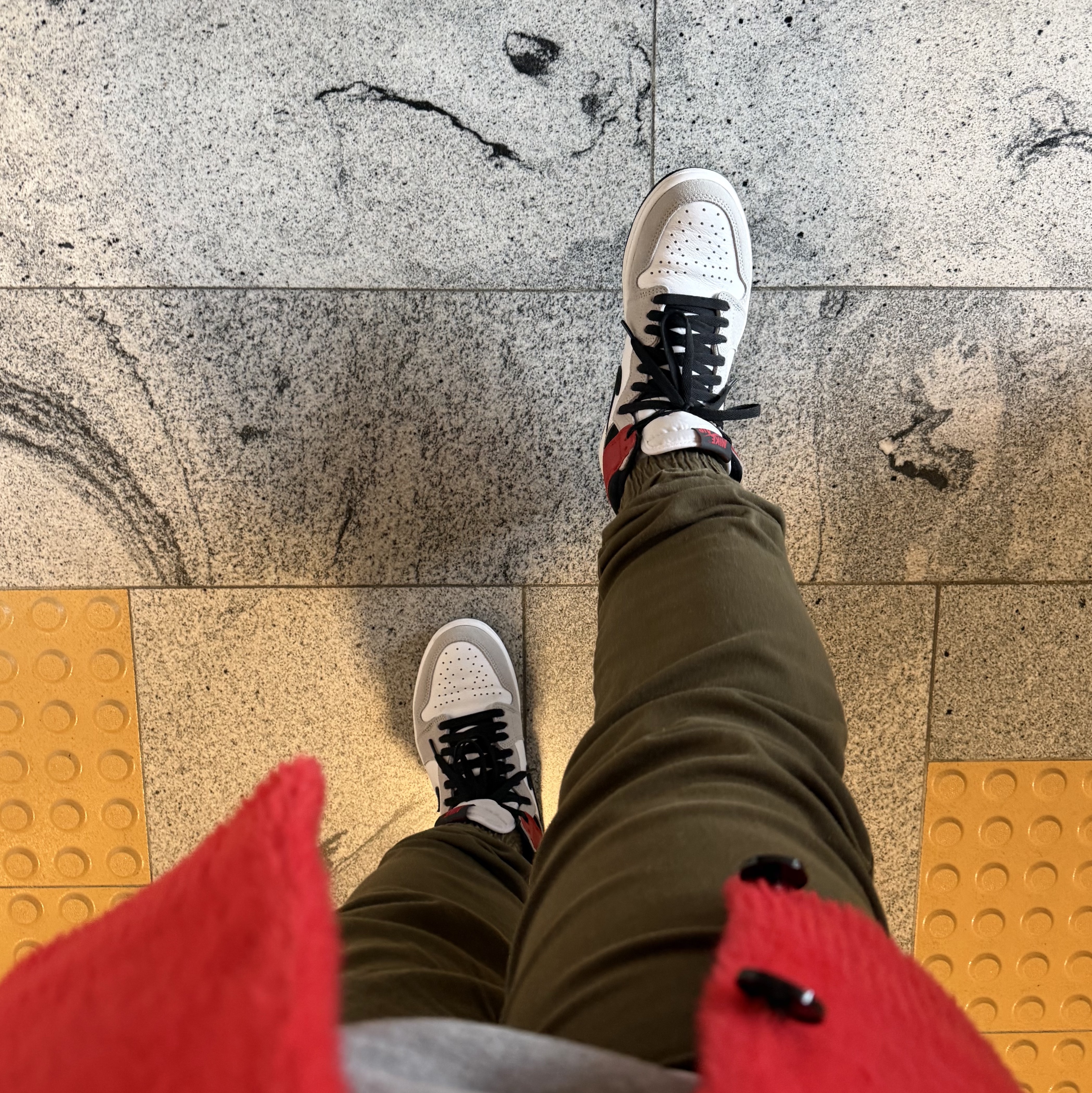 Jordan 1 Retro High OG Light Smoke Grey 착용 스타일
