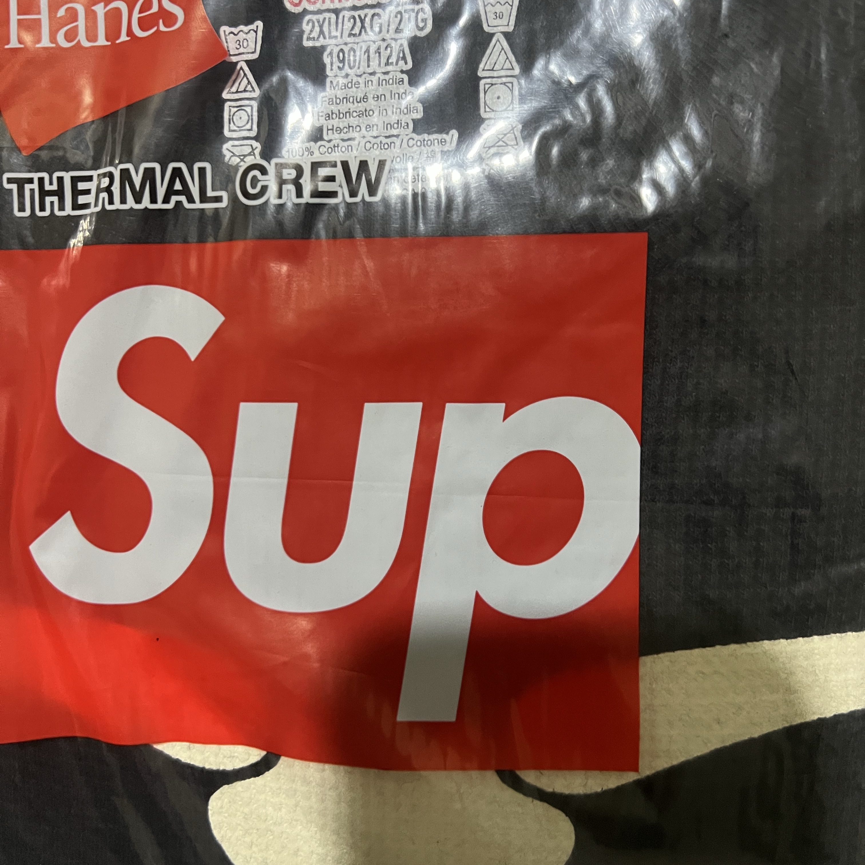 Supreme Hanes Bones Thermal Crew Black (1 Pack) 착용 스타일