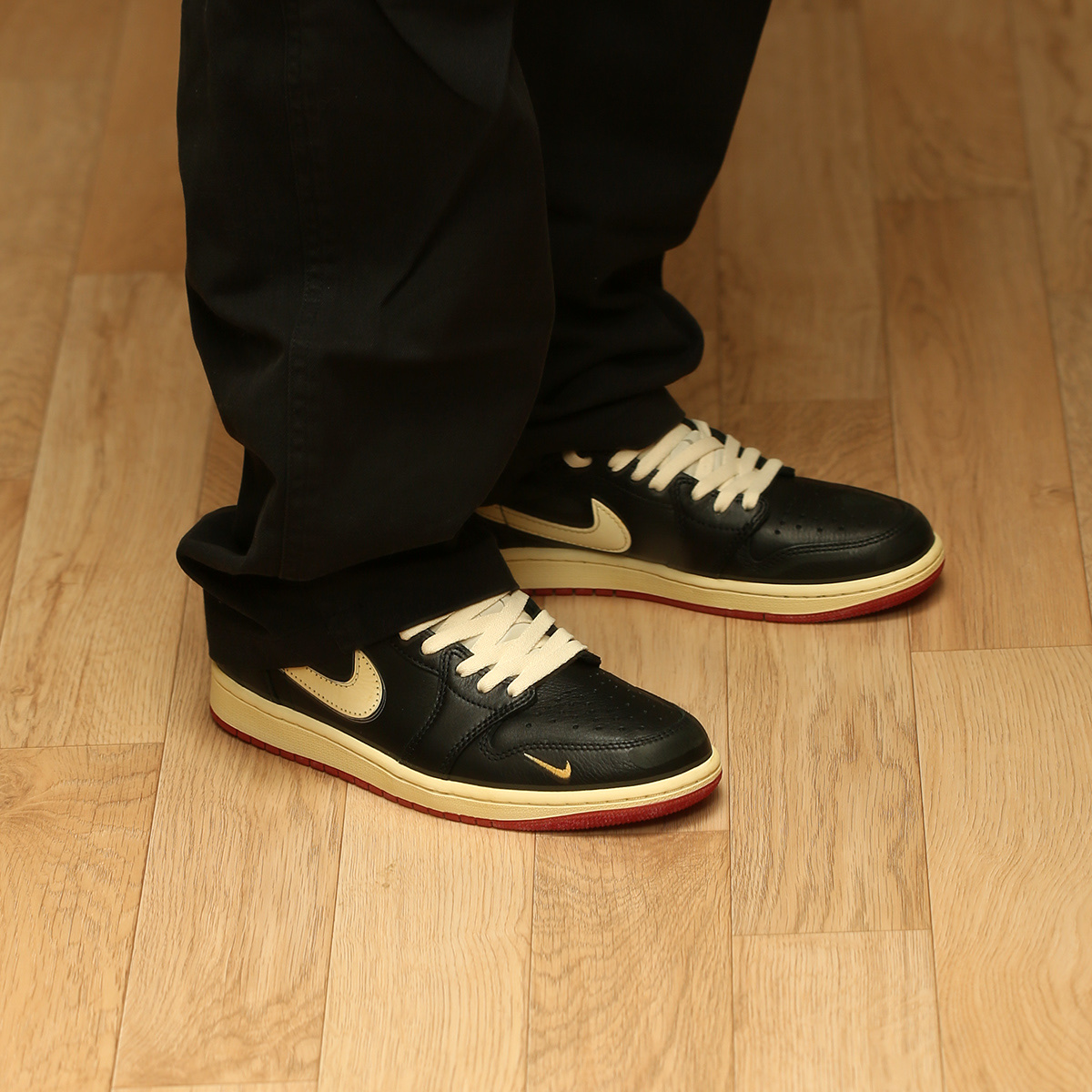 Jordan 1 x Nigel Sylvester Retro Low OG Better With Time 착용 스타일 - 5
