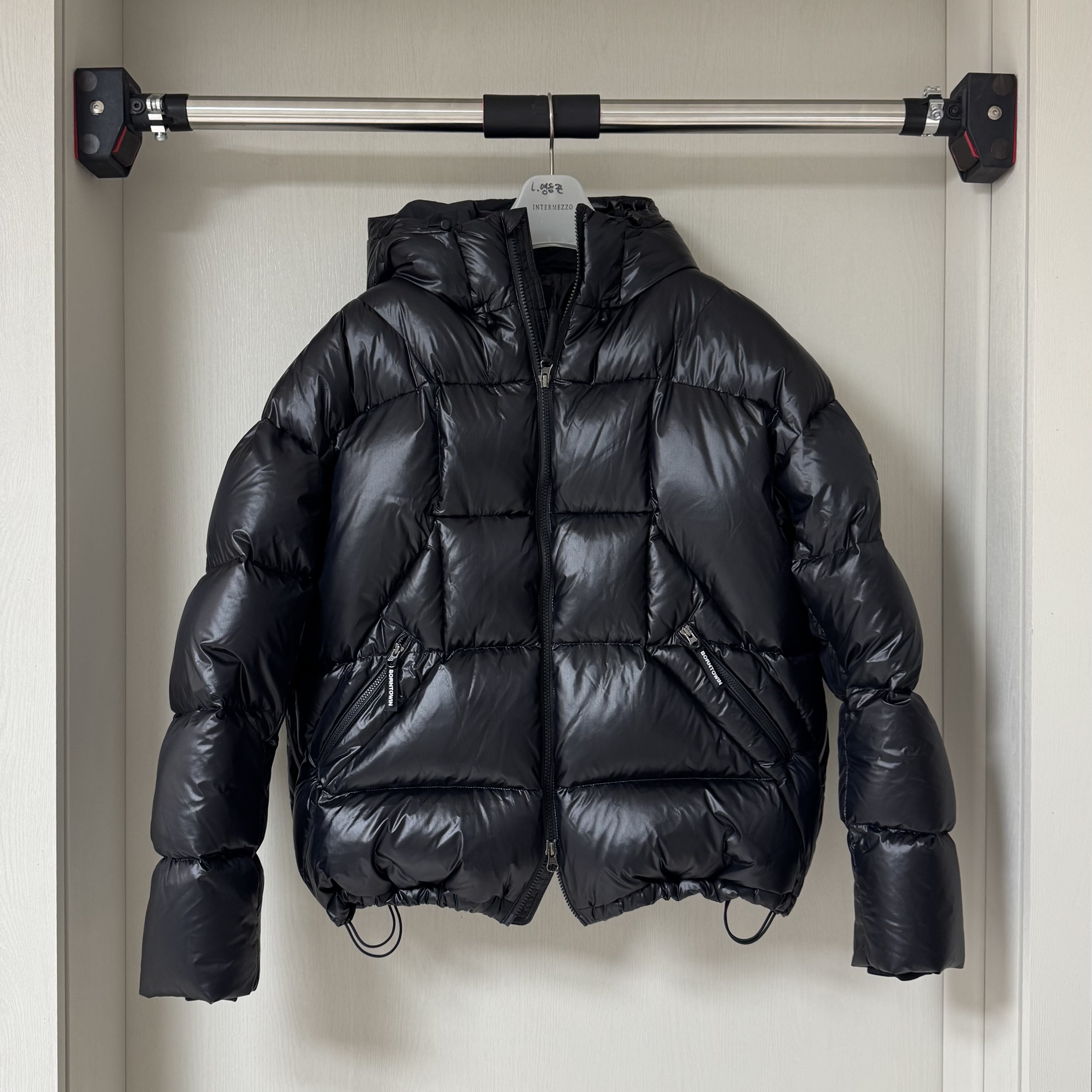 BORN TO WIN Silver B Ripstop Puffer Down Black 착용 스타일 - 2
