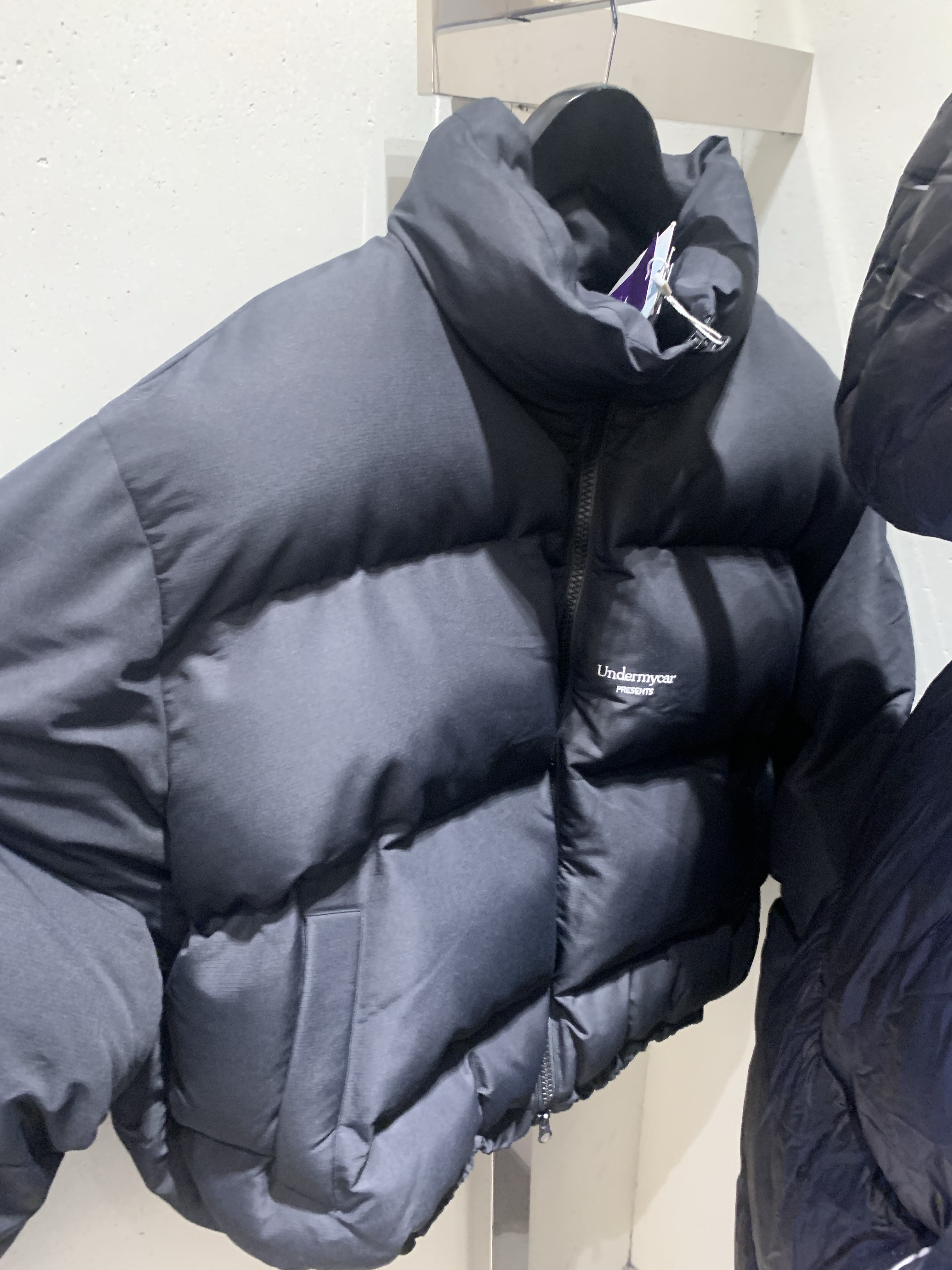 Undermycar Mu.15 Anti Fxxking Logo Play Triple Logo Crop Padding Jacket Black 착용 스타일