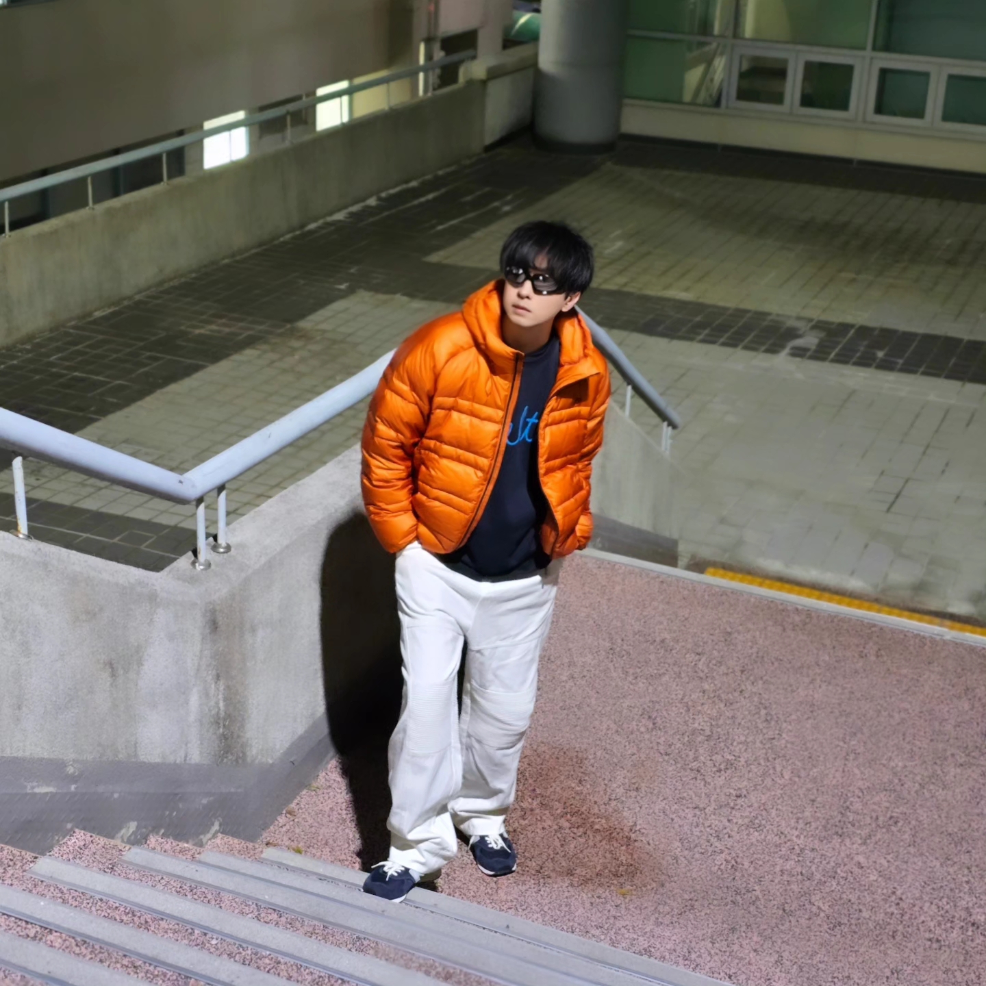 New Balance Flying 77 Superlight Hooded Goose Down Jacket Orange, New Balance x Pottery 574 Premium Hard Navy 착용 스타일 - 1