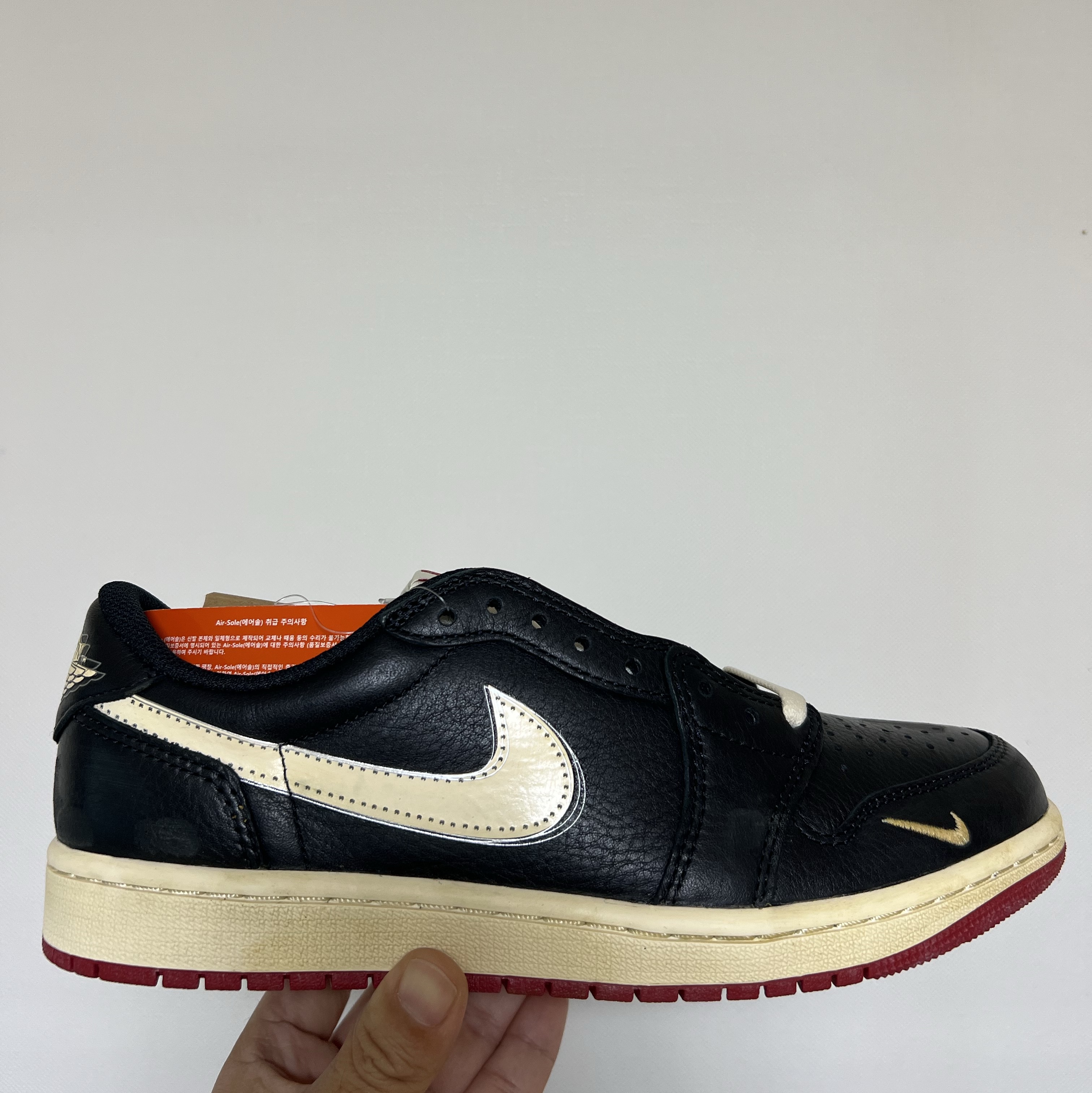 Jordan 1 x Nigel Sylvester Retro Low OG Better With Time 착용 스타일 - 1