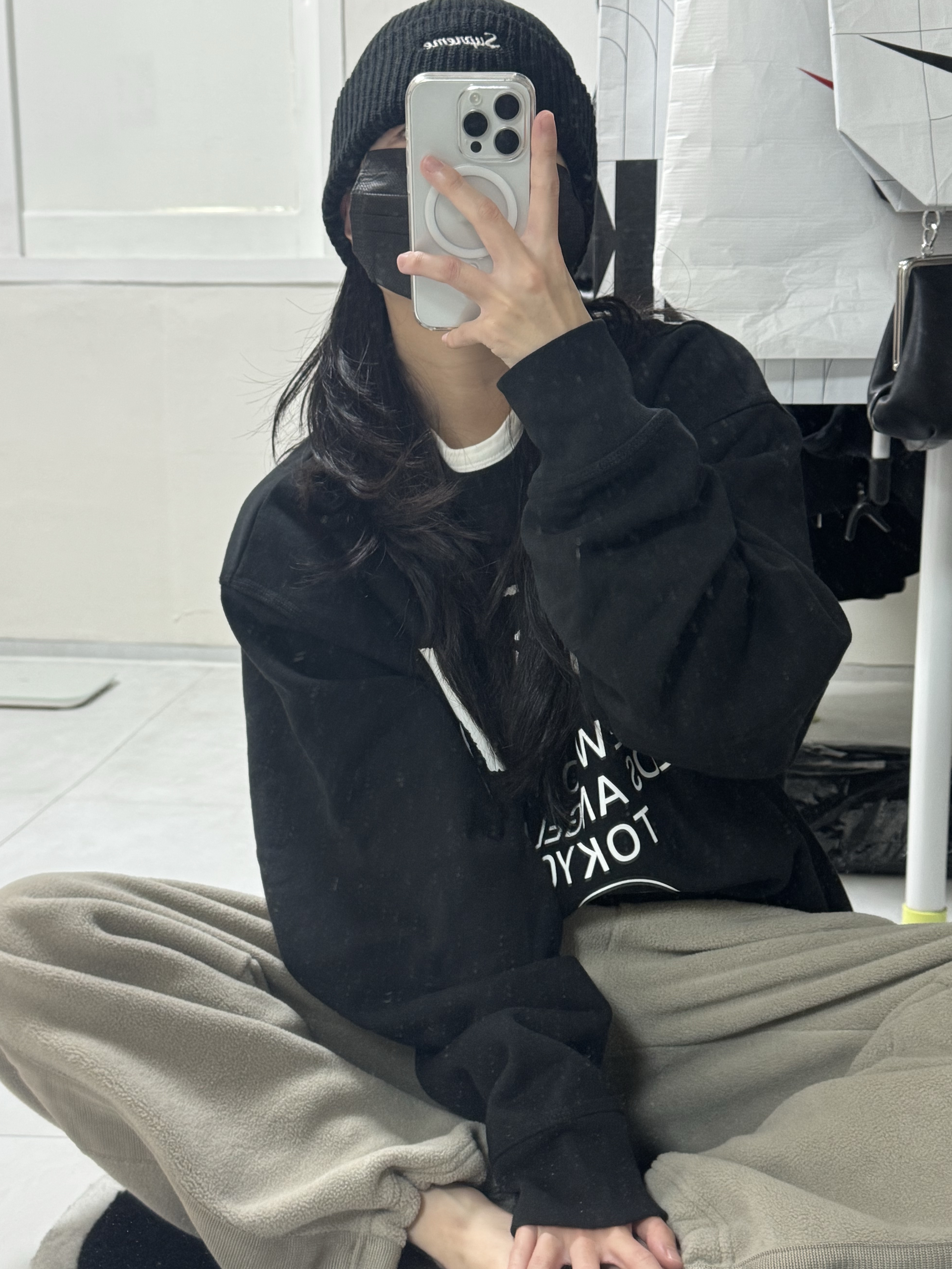 Stussy World Tour Crew Black 2024, Uniqlo x Needles Fleece Wide Pants Beige - KR 착용 스타일