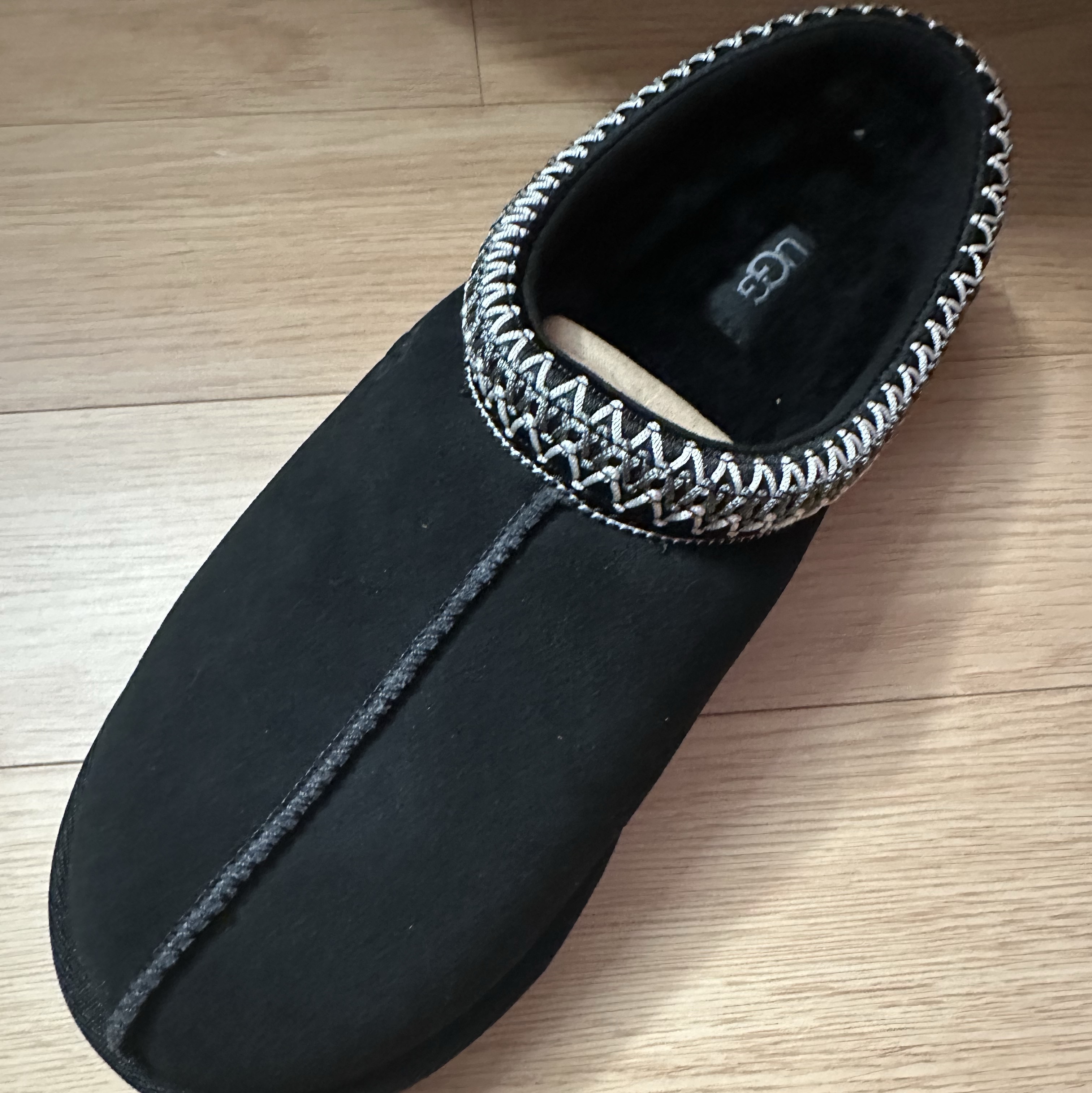 UGG Tasman Black 착용 스타일