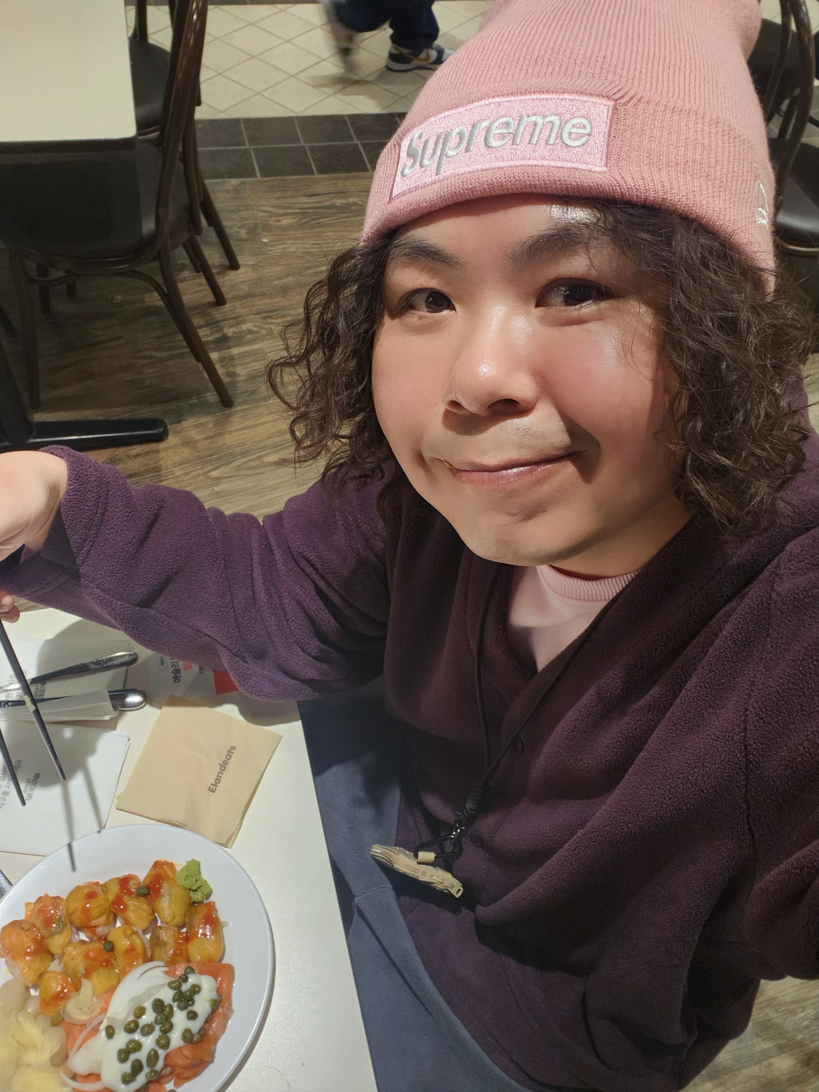 Supreme New Era Box Logo Beanie Dusty Pink - 24FW, Human Made Military Card Case Beige 착용 스타일 - 1