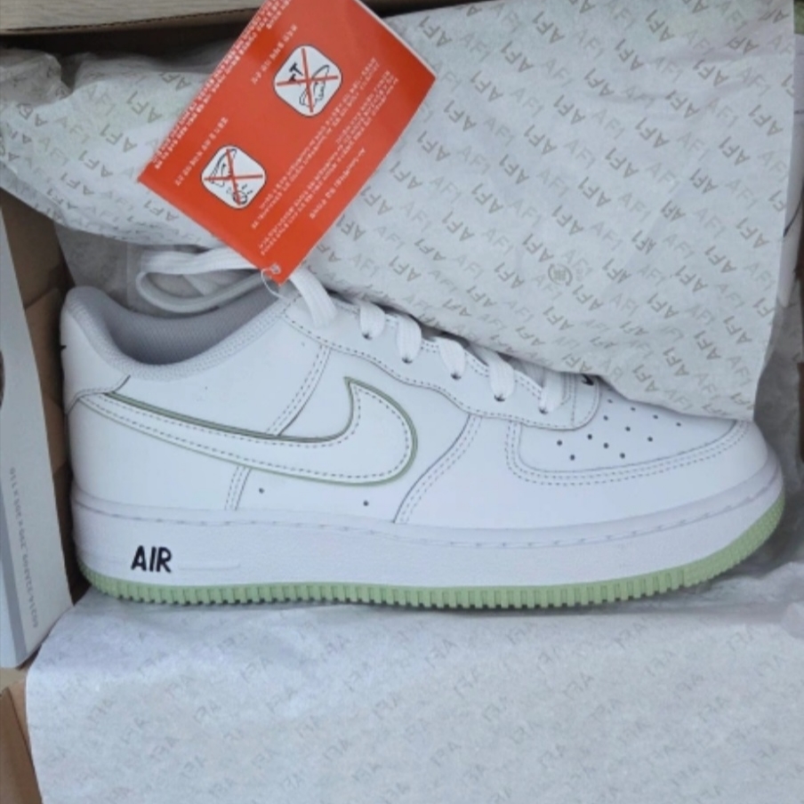 (GS) Nike Air Force 1 White Honeydew 착용 스타일