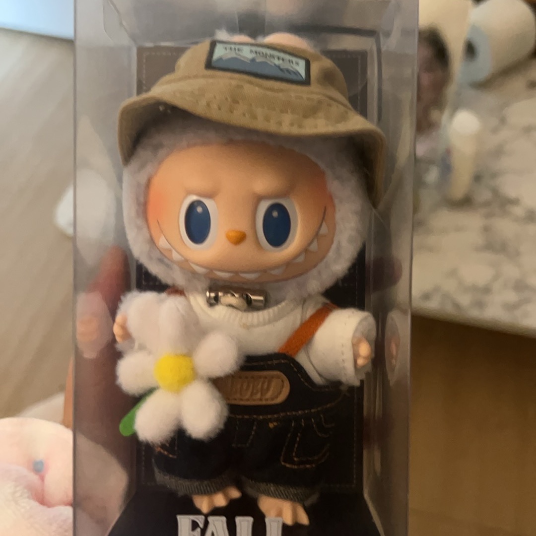 Pop Mart Fall In Wild Labubu Series Toy Keyring 착용 스타일