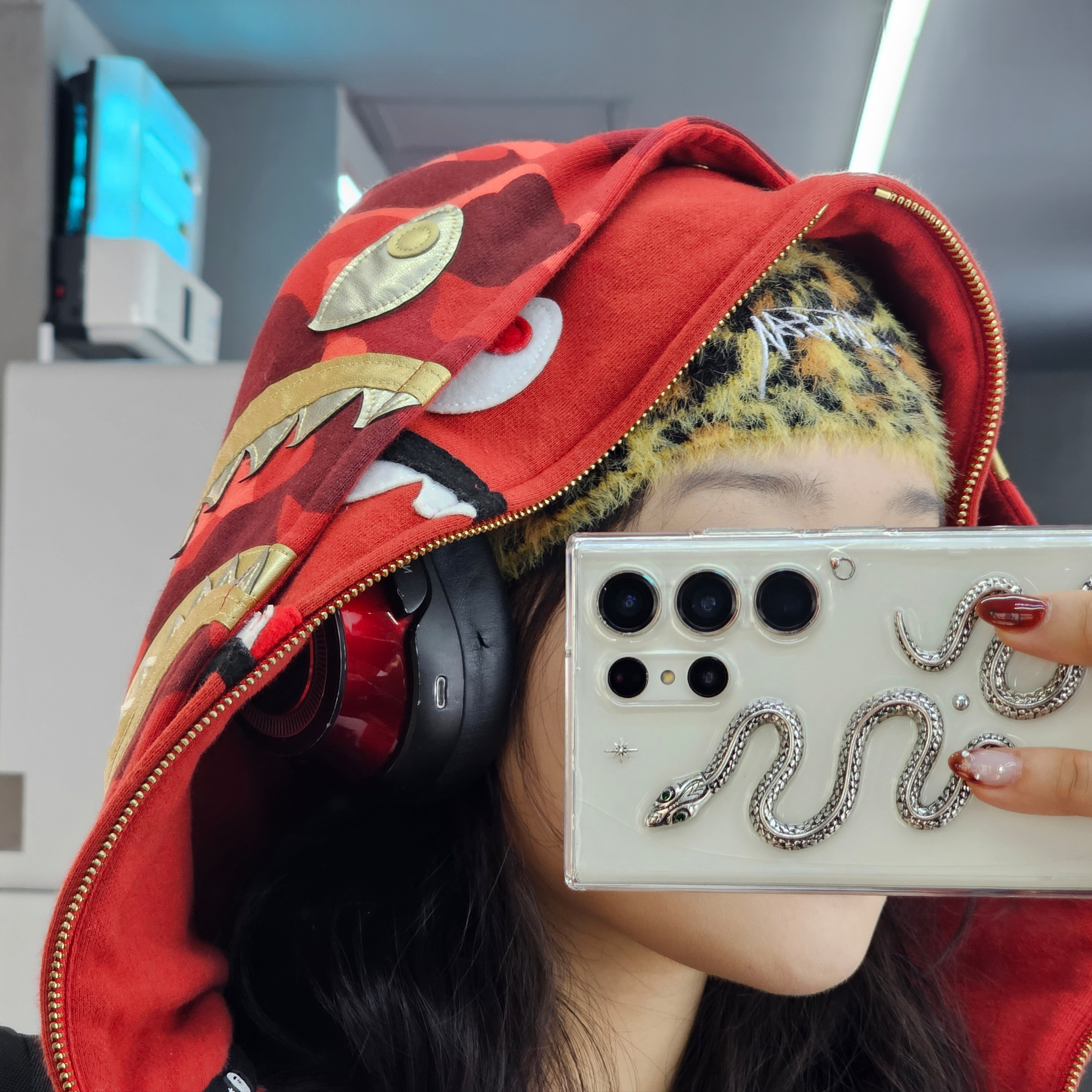 Stussy Skullcap Leopard Brown, BAPE Color Camo Double Shark Full Zip Hoodie Bright Red 착용 스타일 - 2