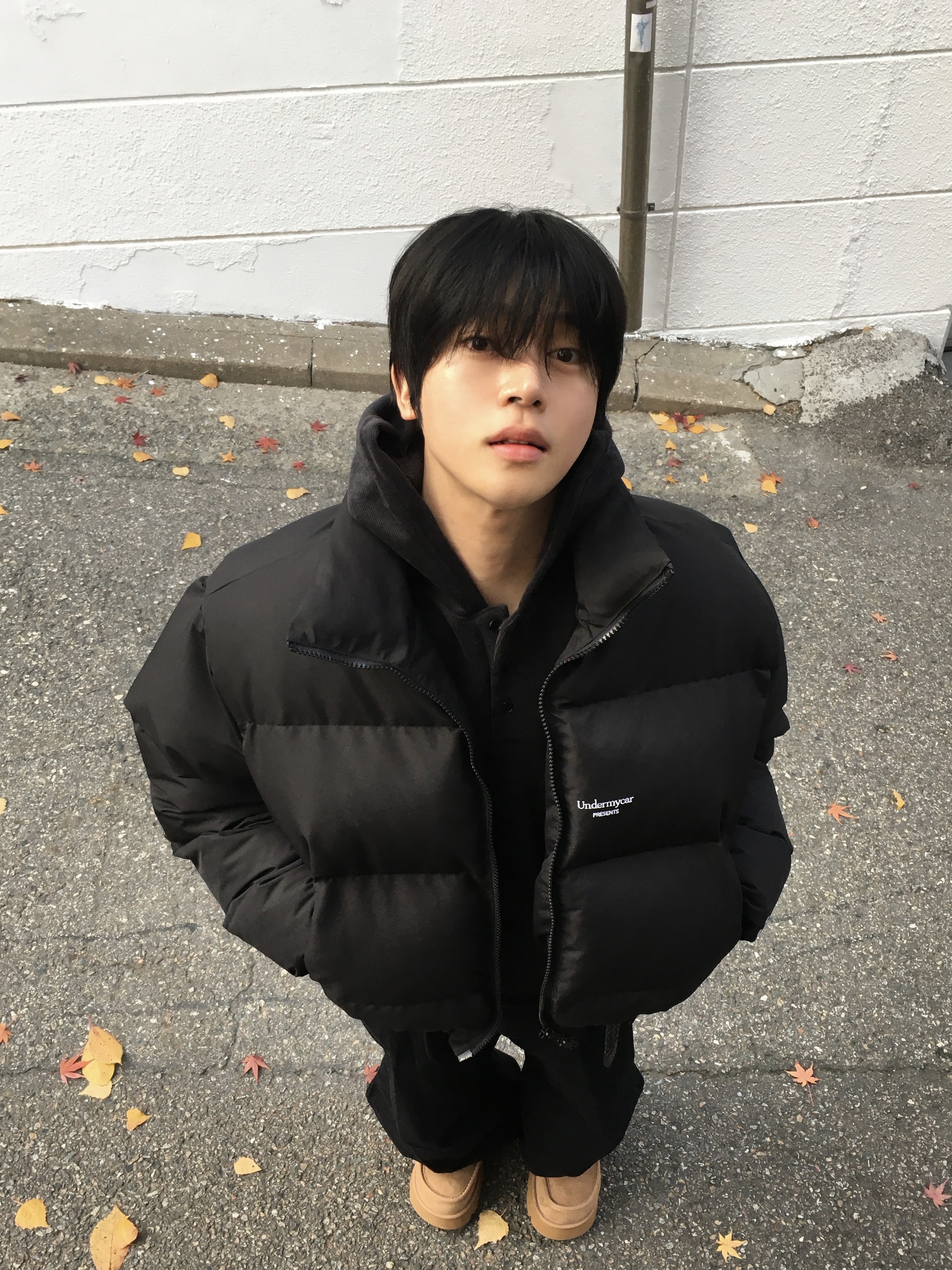 Undermycar Mu.15 Anti Fxxking Logo Play Triple Logo Crop Padding Jacket Black 착용 스타일 - 2