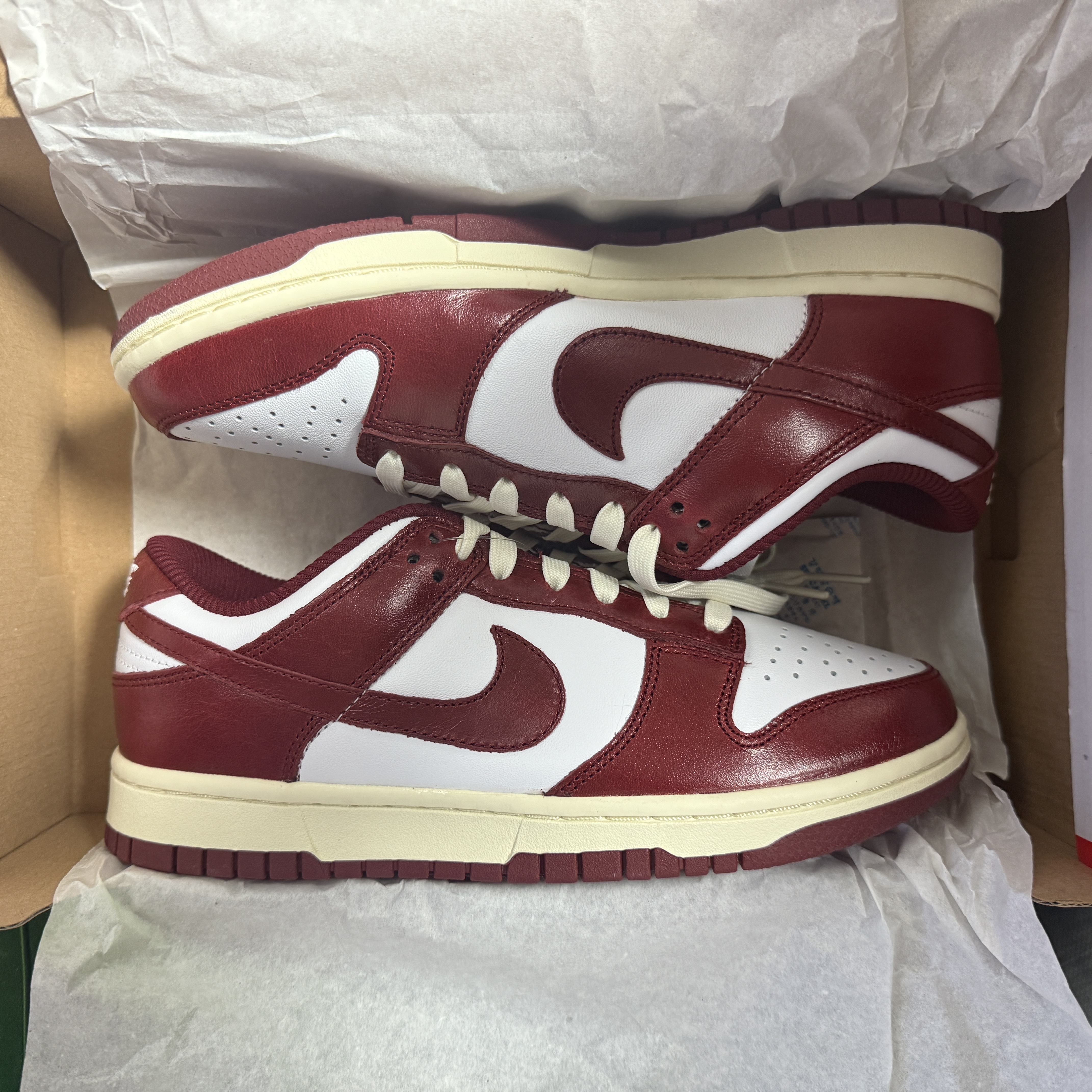 (W) Nike Dunk Low Retro PRM Team Red and White 착용 스타일