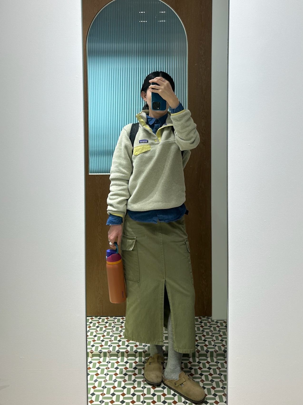 Birkenstock Boston Soft Footbed Taupe - Regular, Arc'teryx Heliad 15 Backpack Black 착용 스타일 - 1