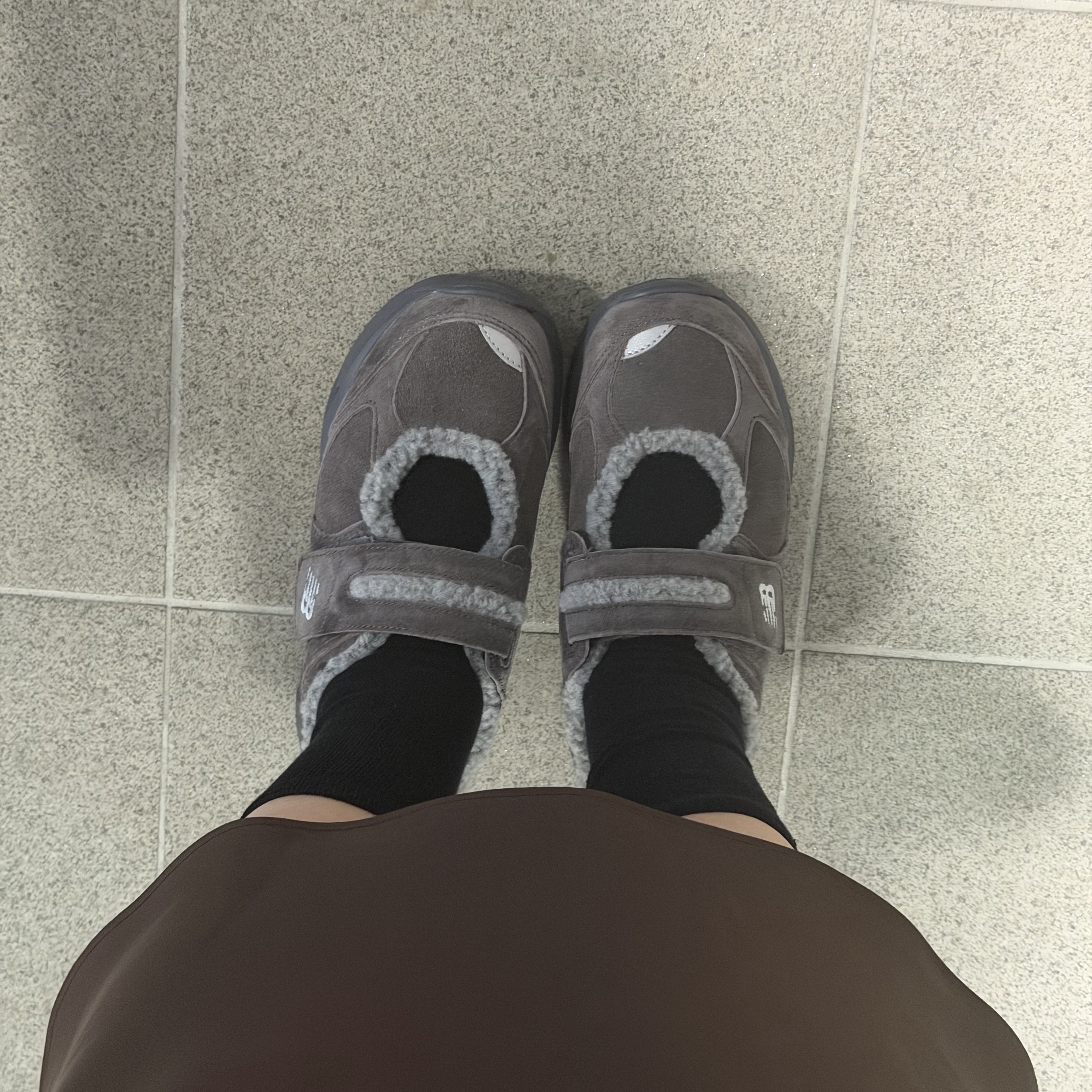 (W) New Balance Winter Breeze SD2205 Grey 착용 스타일