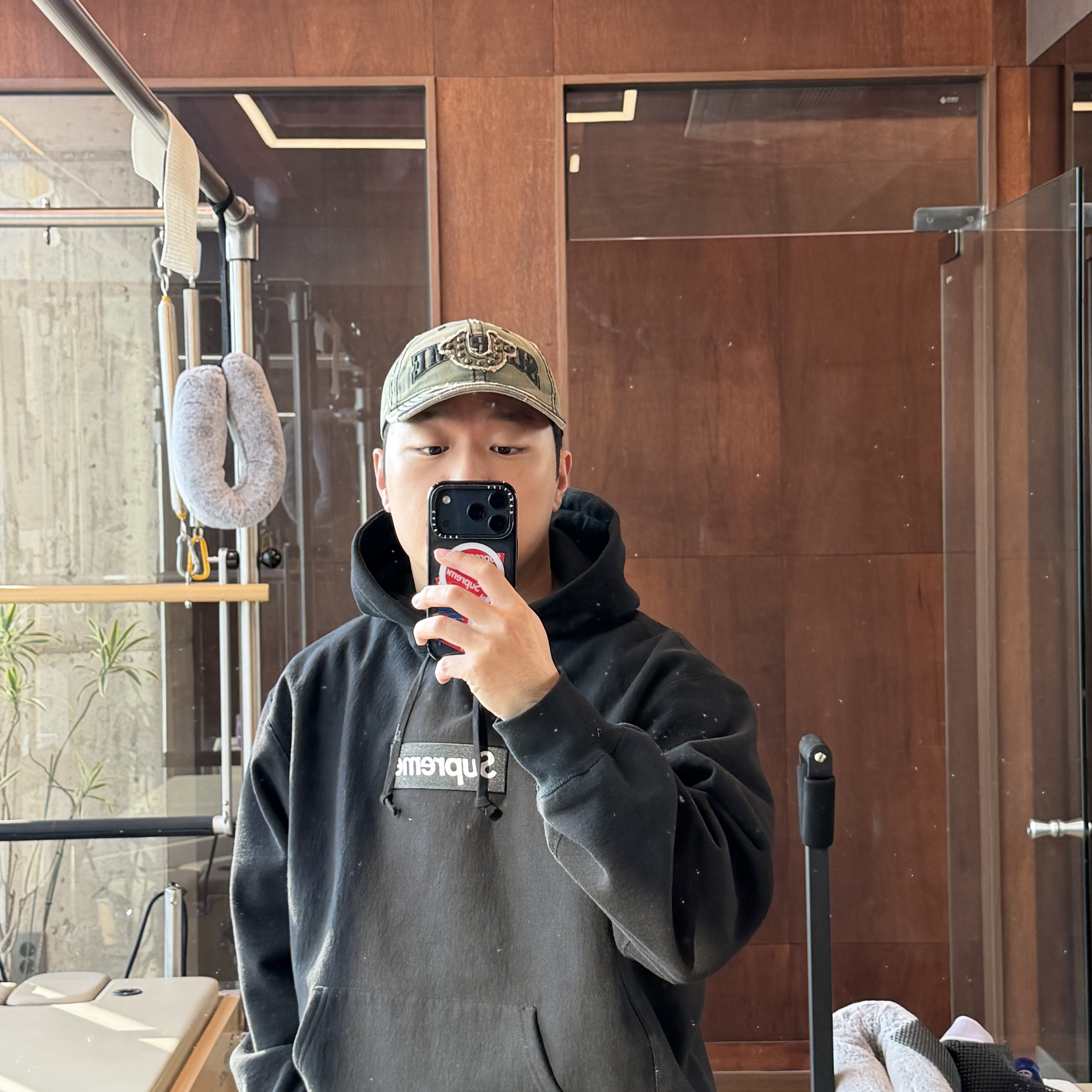 Supreme x True Religion Mesh Back 6-Panel Olive Camo - 25FW 착용 스타일