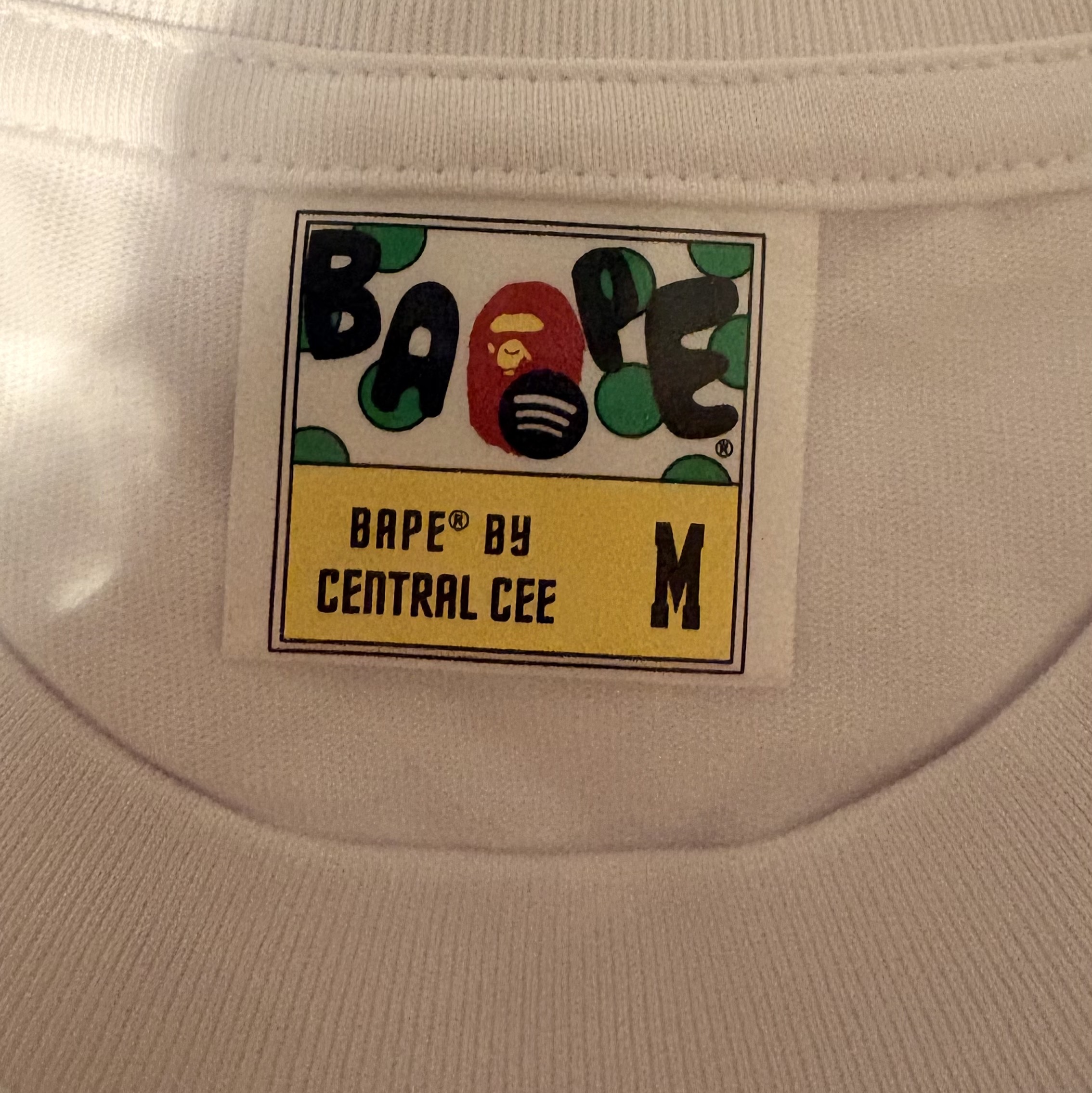 BAPE x Spotify x SYNA World By Central Cee Baby Milo Relaxed Fit T-Shirt White, BAPE x Spotify x SYNA World By Central Cee Baby Milo Relaxed Fit T-Shirt Black 착용 스타일 - 3