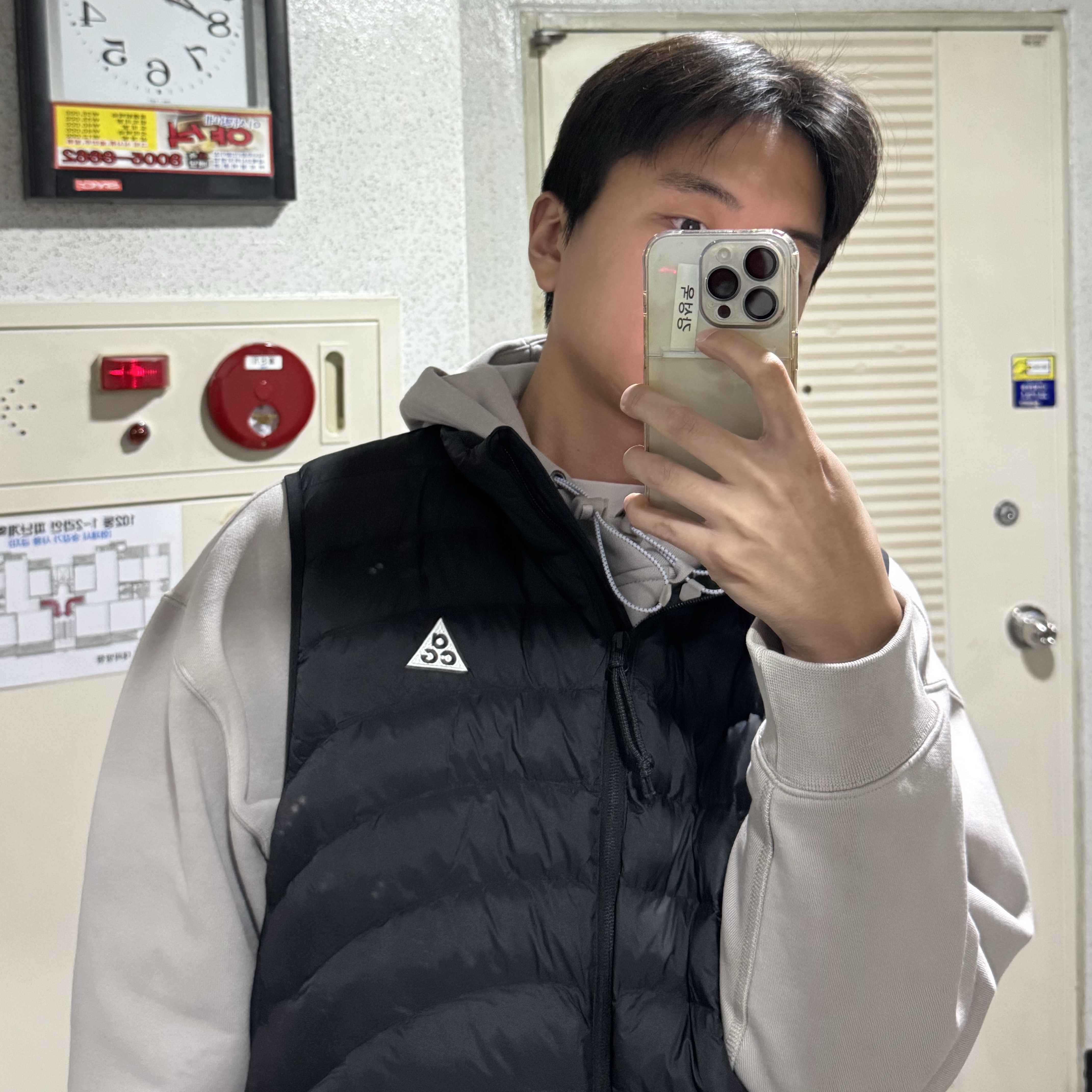 Nike ACG Lava Flow Therma-Fit ADV Vest Black Summit White - Asia, Nike ACG Therma-Fit Pullover Fleece Hoodie College Grey Football Grey - Asia 착용 스타일