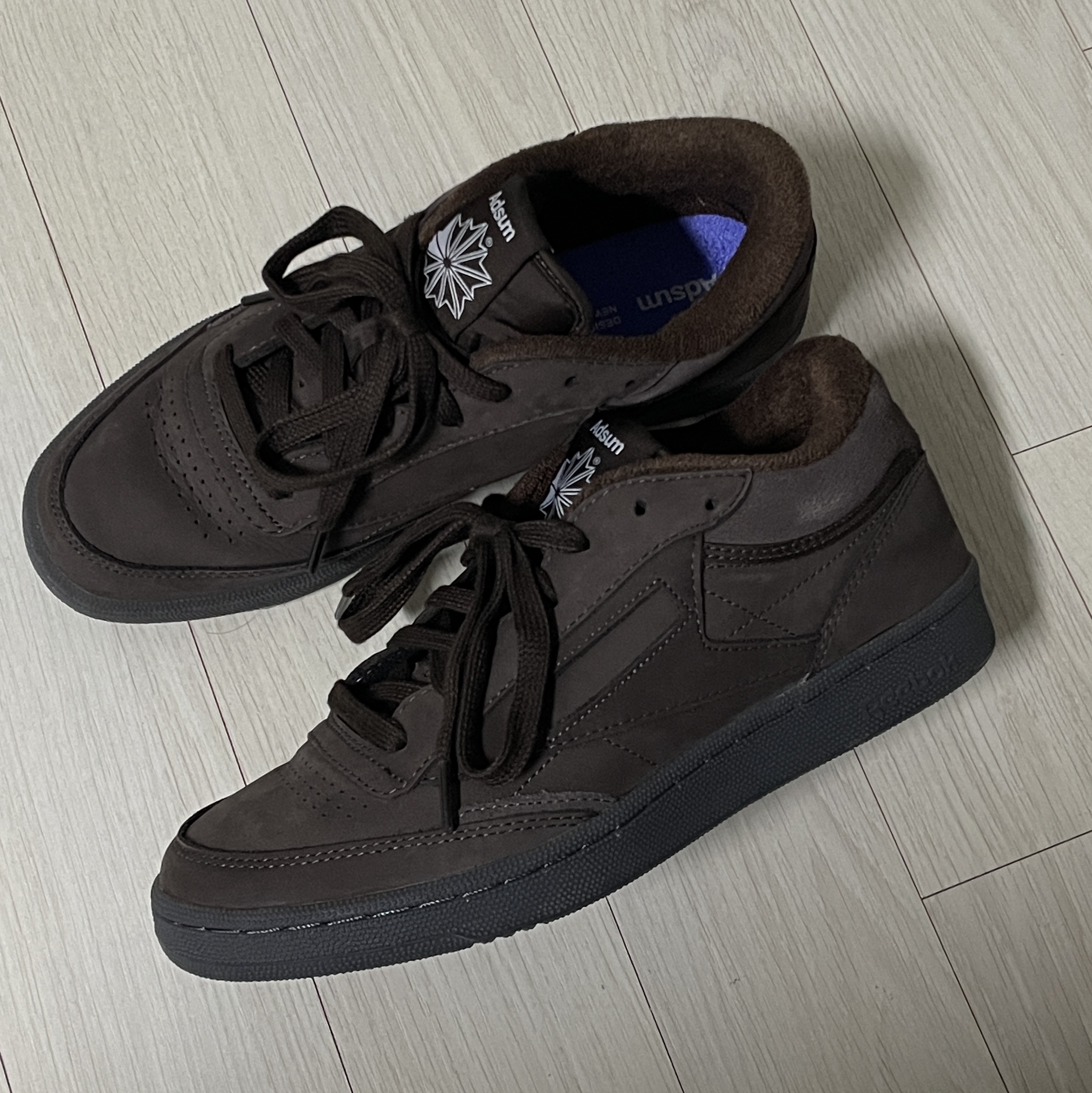 Reebok x Adsum Club C Mid II Dark Brown 착용 스타일 - 1