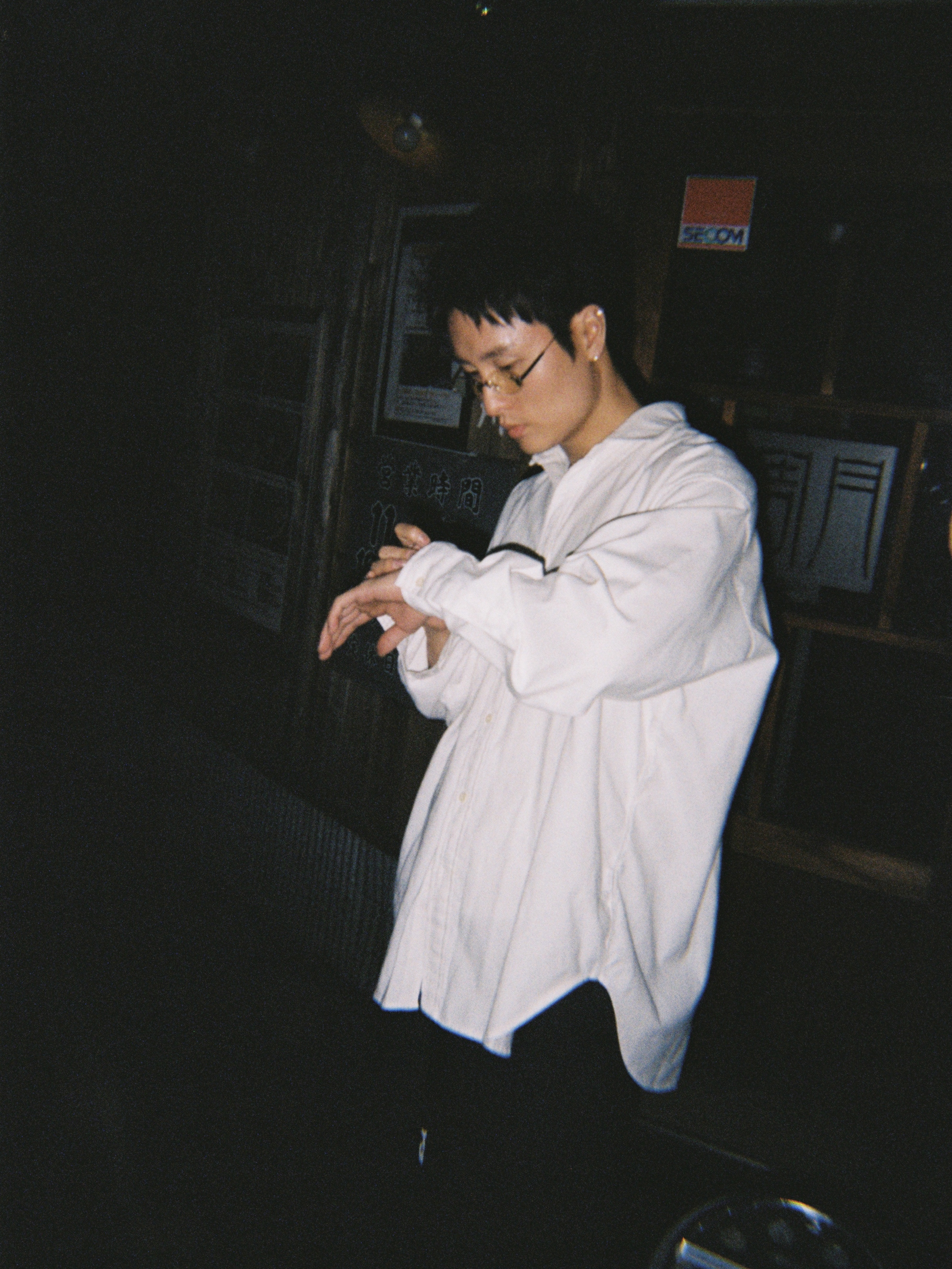 Uniqlo x Needles Fleece Oversized Cardigan Black - KR, THRASHER Flame Pocket Oxford Shirt Blue 착용 스타일 - 2