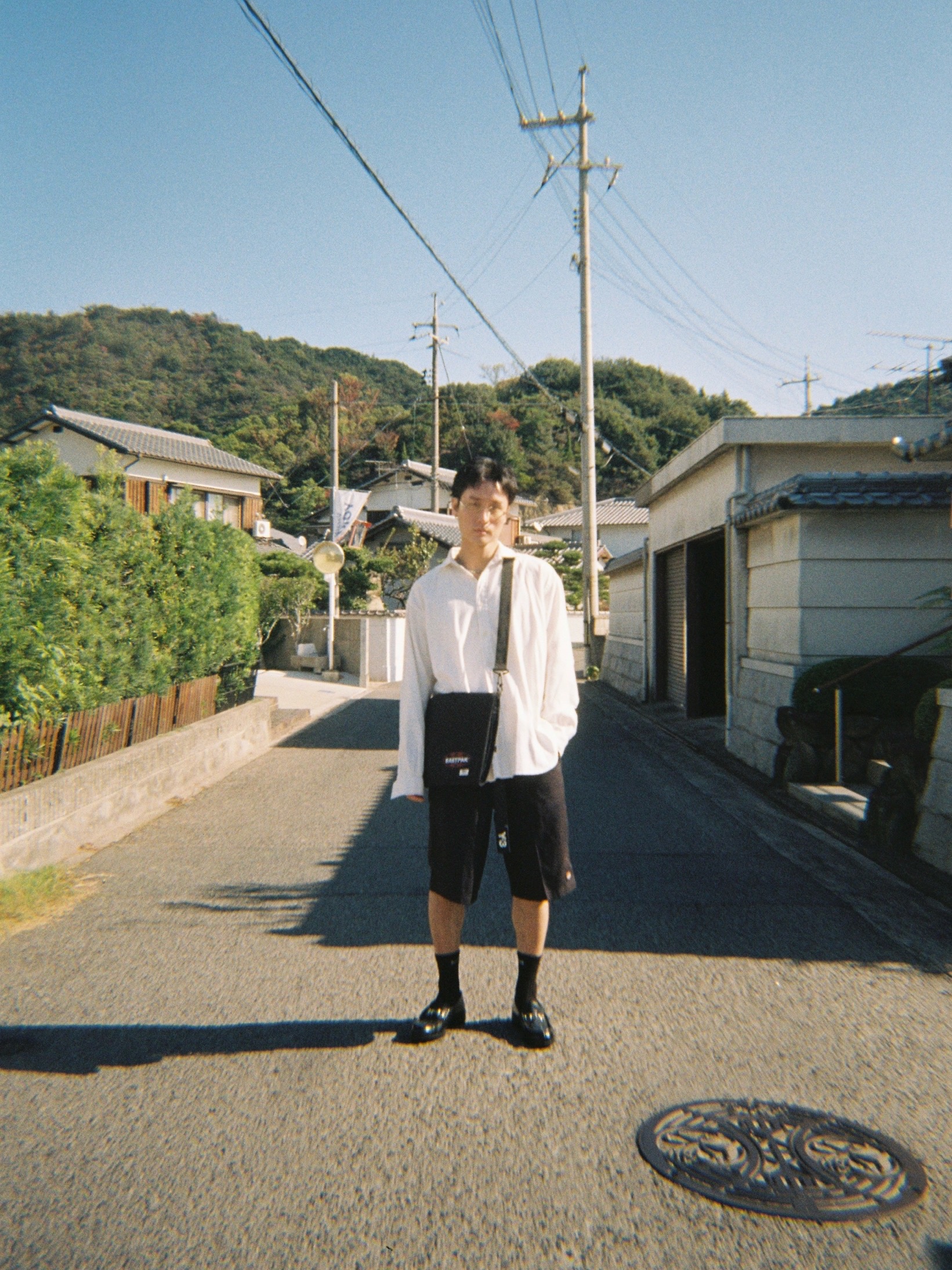 Uniqlo x Needles Fleece Oversized Cardigan Black - KR, THRASHER Flame Pocket Oxford Shirt Blue 착용 스타일 - 3