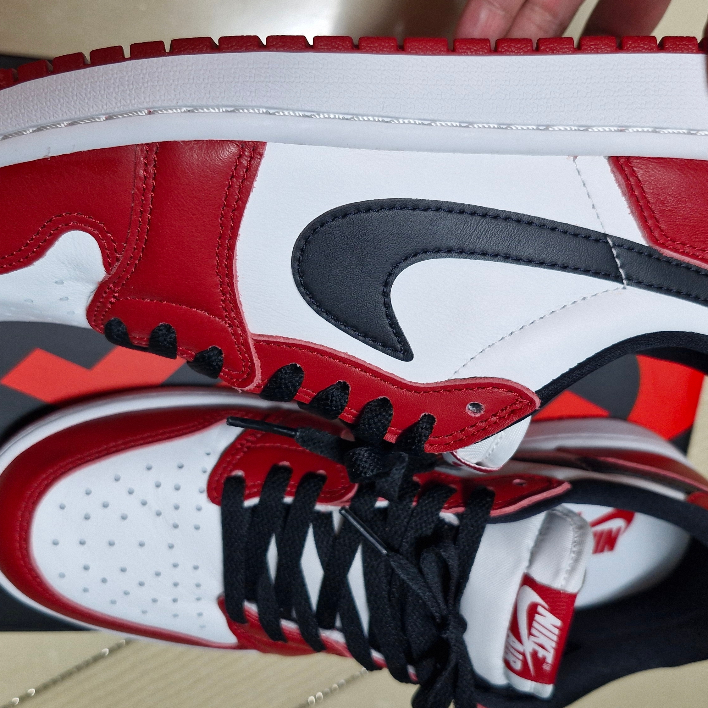 Jordan 1 Retro Low OG Chicago 착용 스타일 - 3