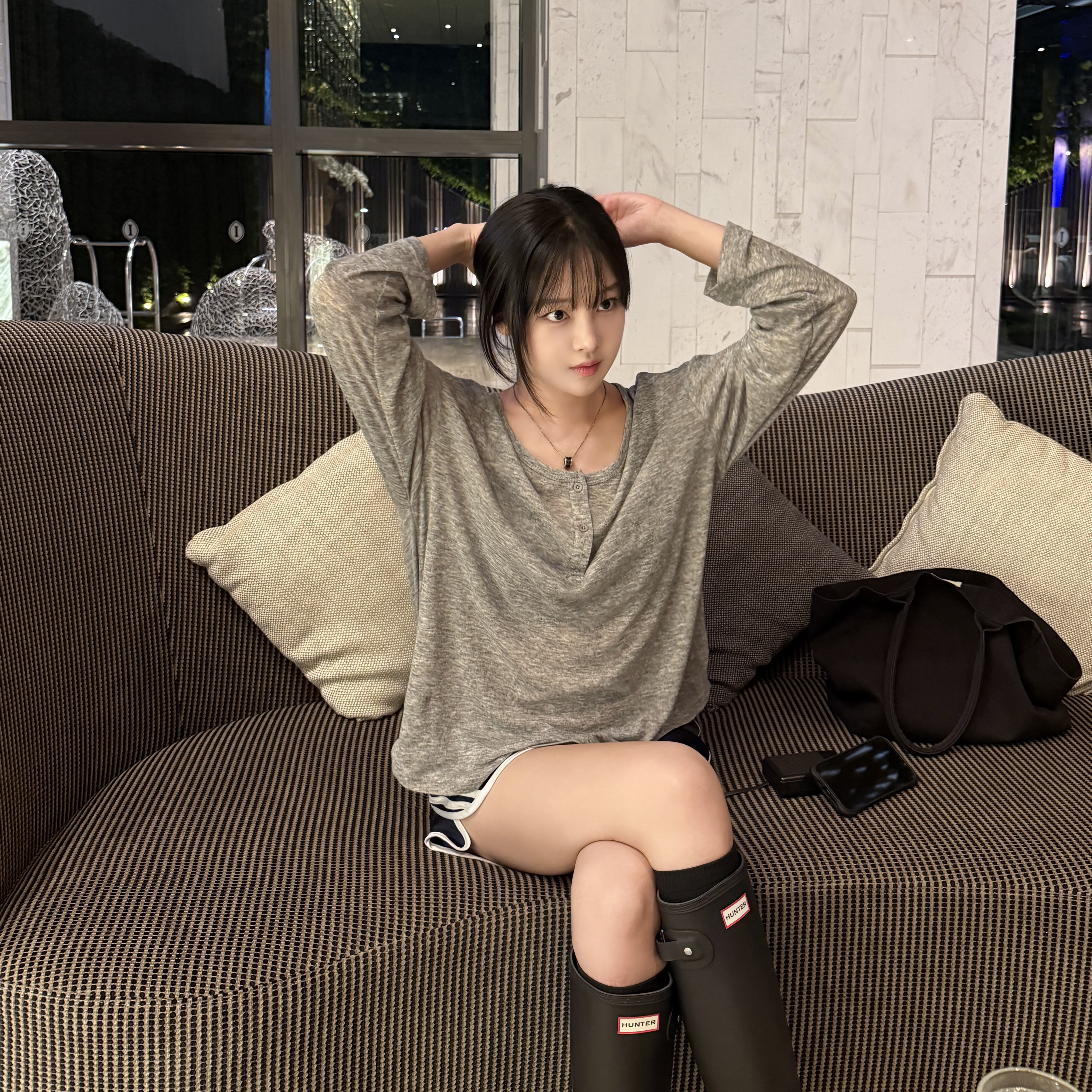 (W) Hunter Original Tall Rain Boots Black 착용 스타일 - 4