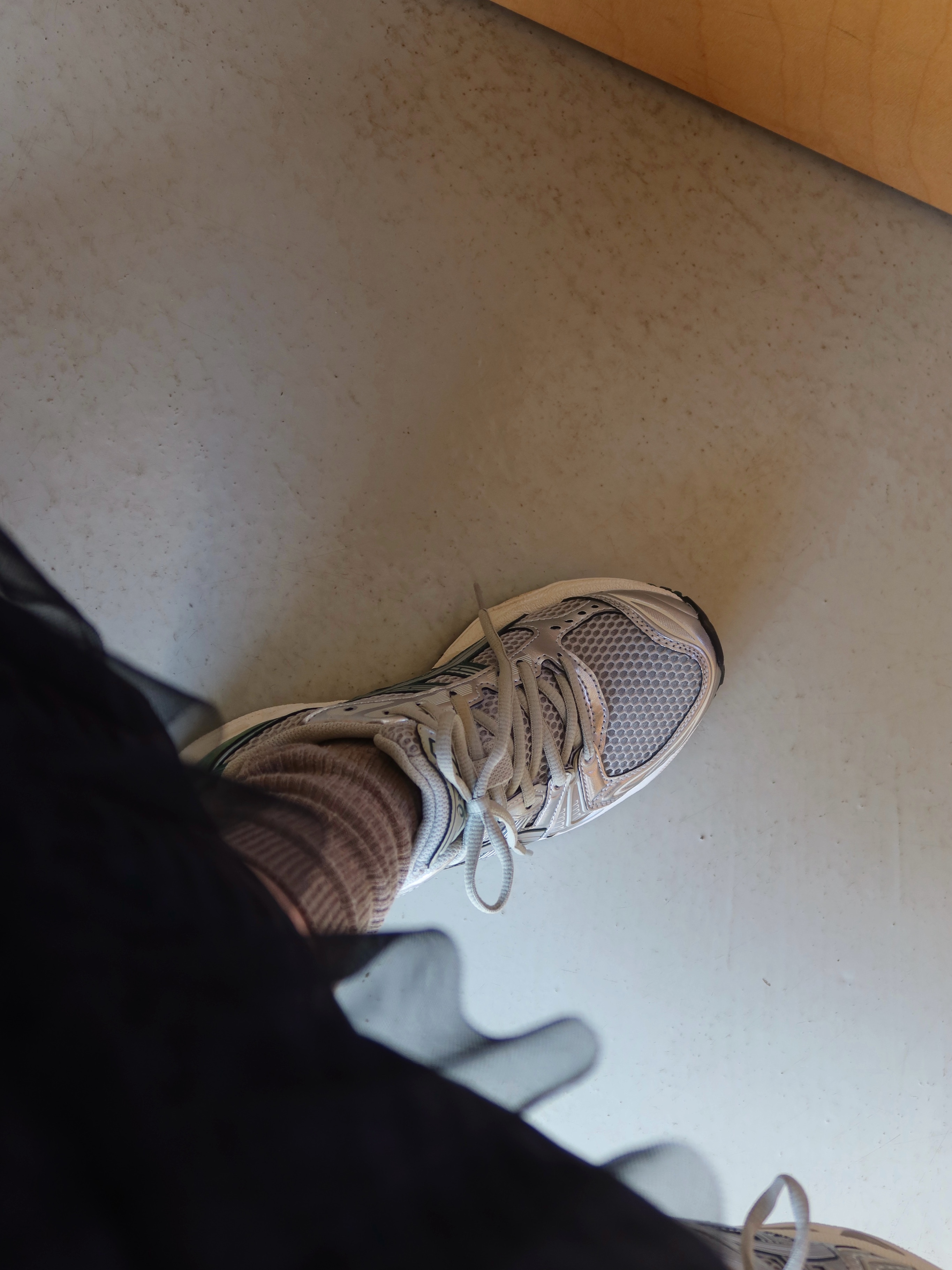 Asics Gel-Kayano 14 Dried Leaf Green Pure Silver 착용 스타일 - 3