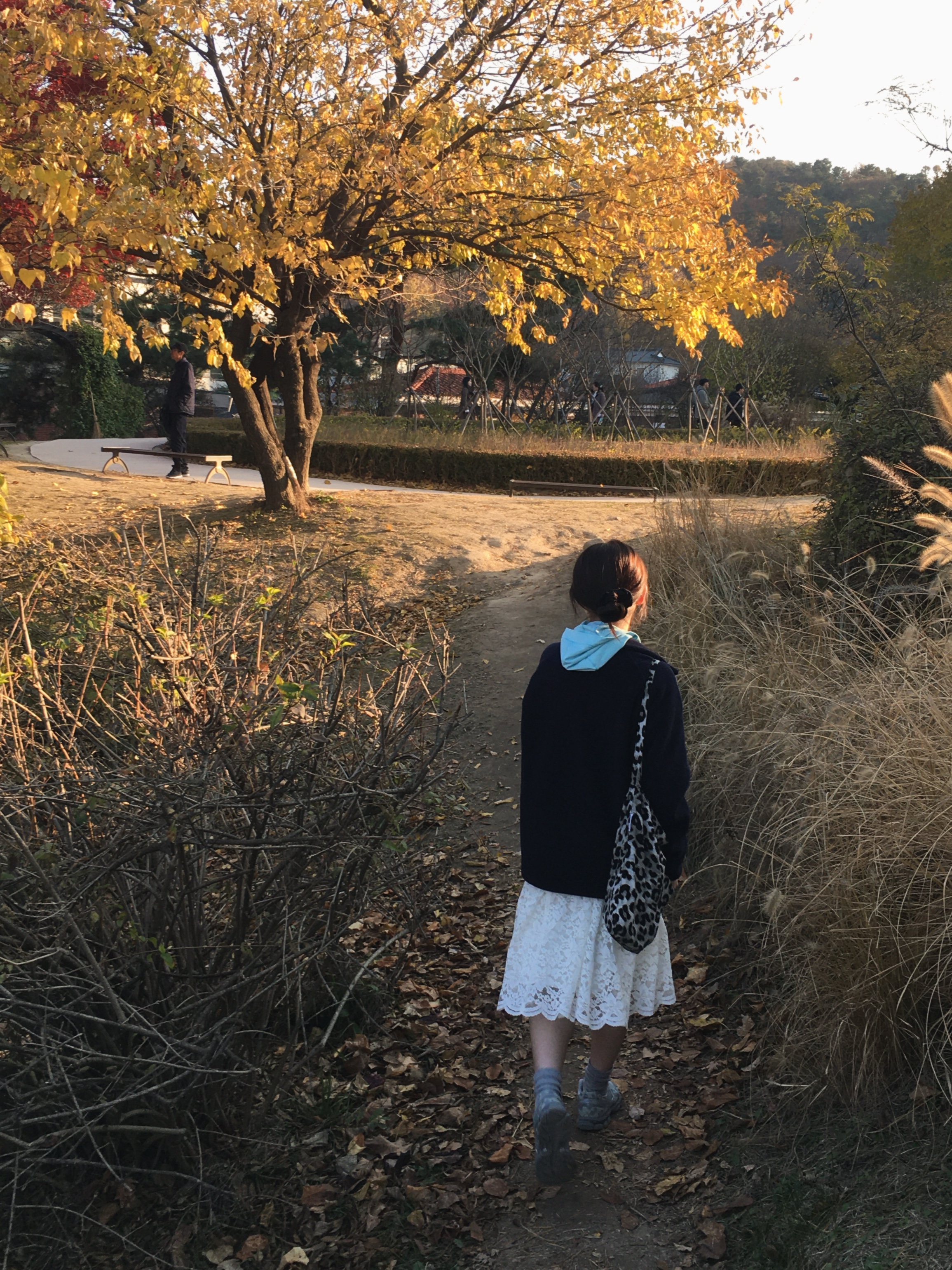 Emis New Leopard Corduroy Eco Bag Gray, Asics x Cecilie Bahnsen Gel-Cumulus 16 Gray 착용 스타일