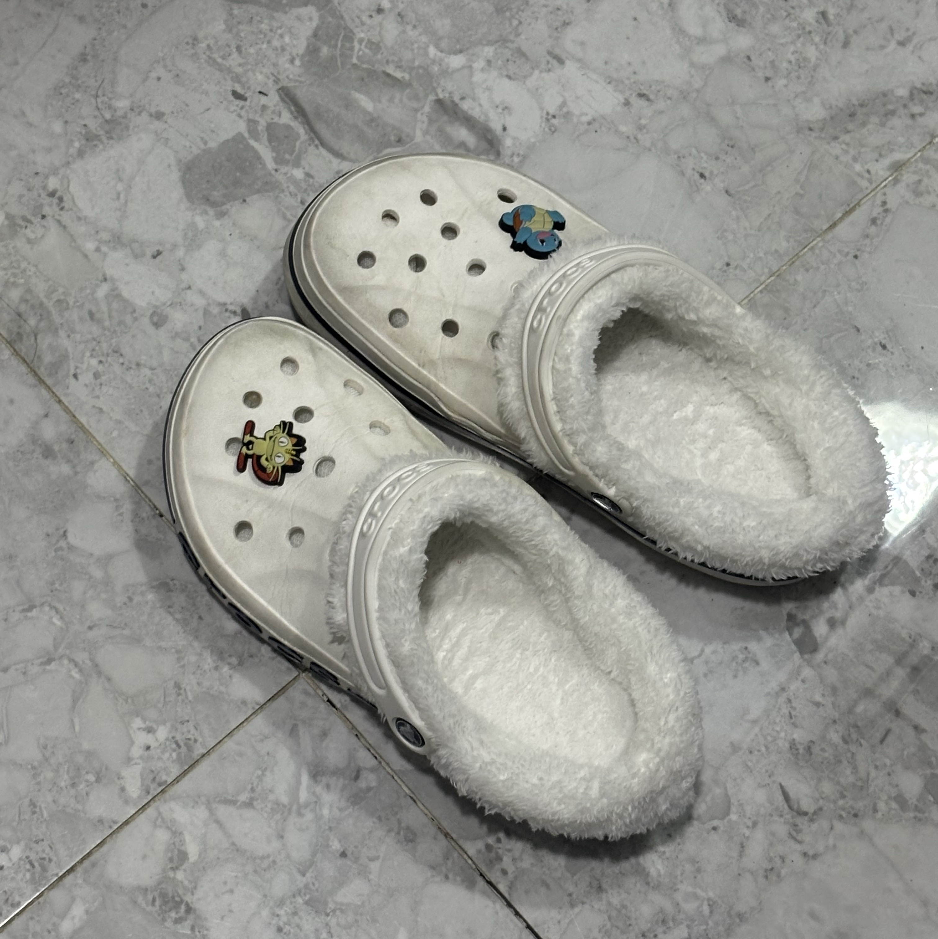 Crocs Bayaband Clog White Navy 착용 스타일 - 1