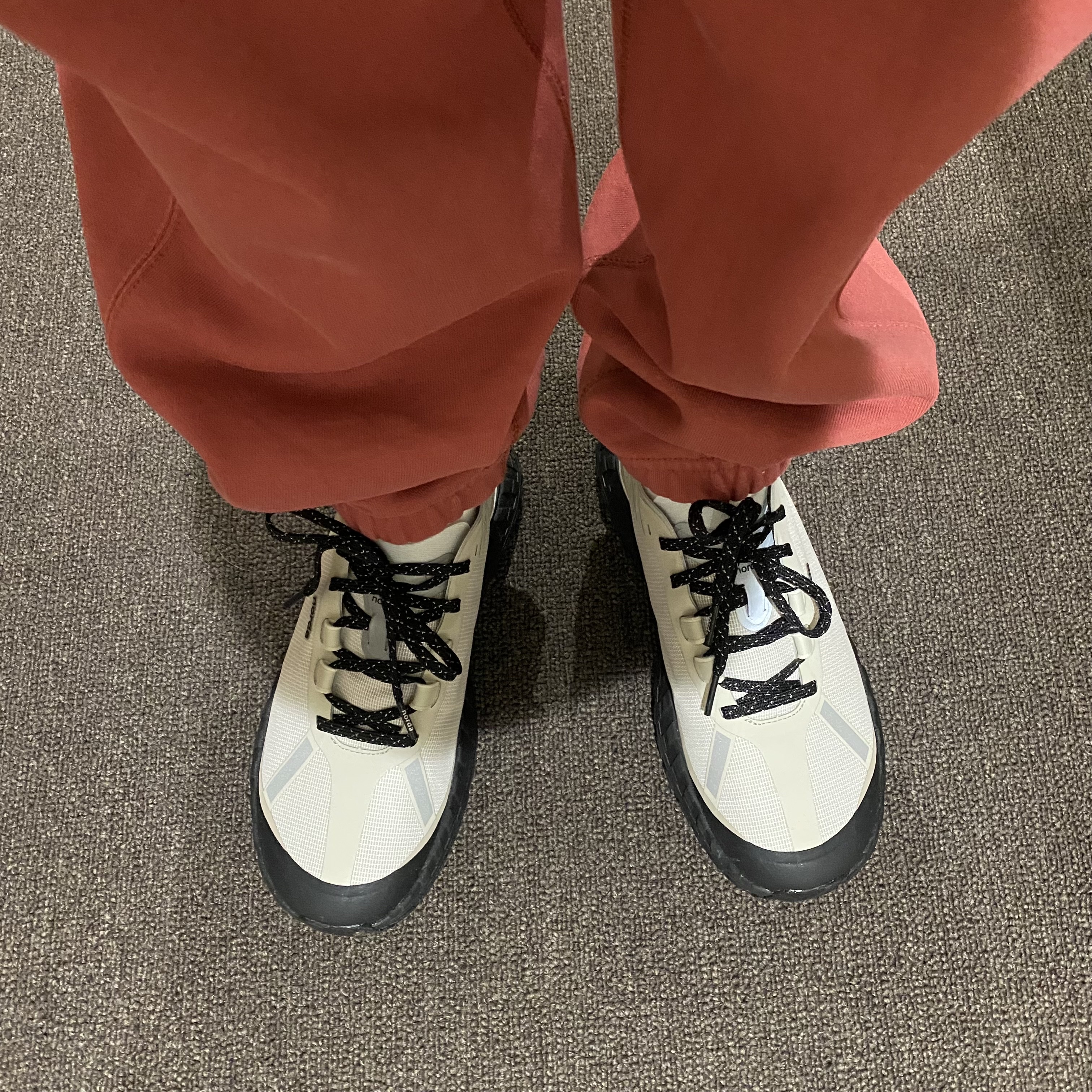 Norda 001/A Cinder, (W) Nike NRG Solo Swoosh Fleece Pants Canyon Rust - US/EU 착용 스타일