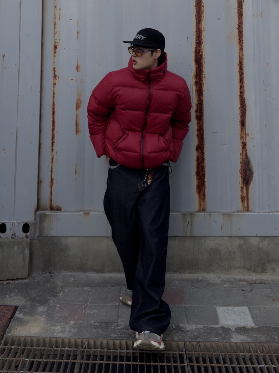QT8 GARMENTS Duck Down Heavyweight Hoodie Jacket Red 착용 스타일 - 1