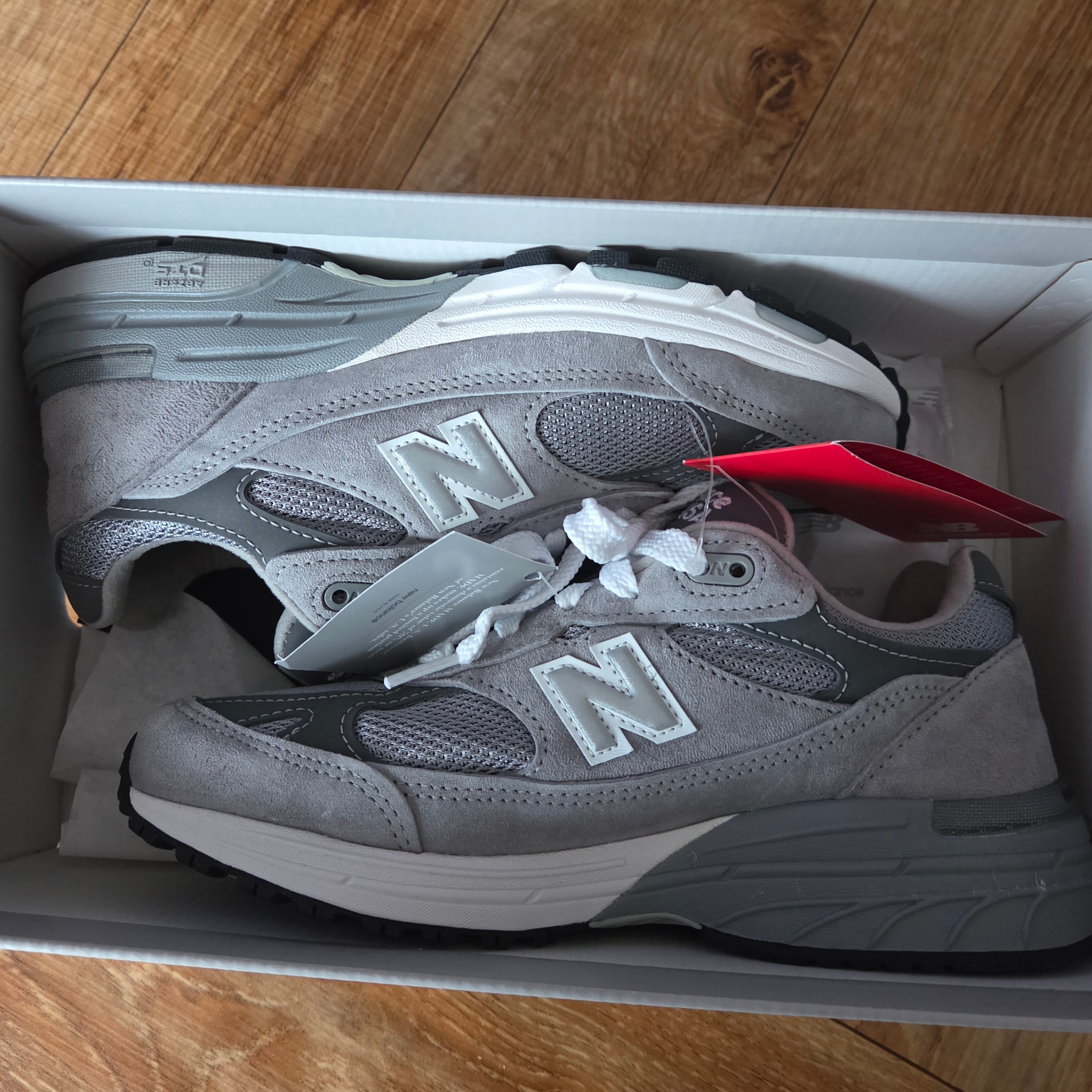 (W) New Balance 993 Made in USA Grey - B Standard 착용 스타일 - 2