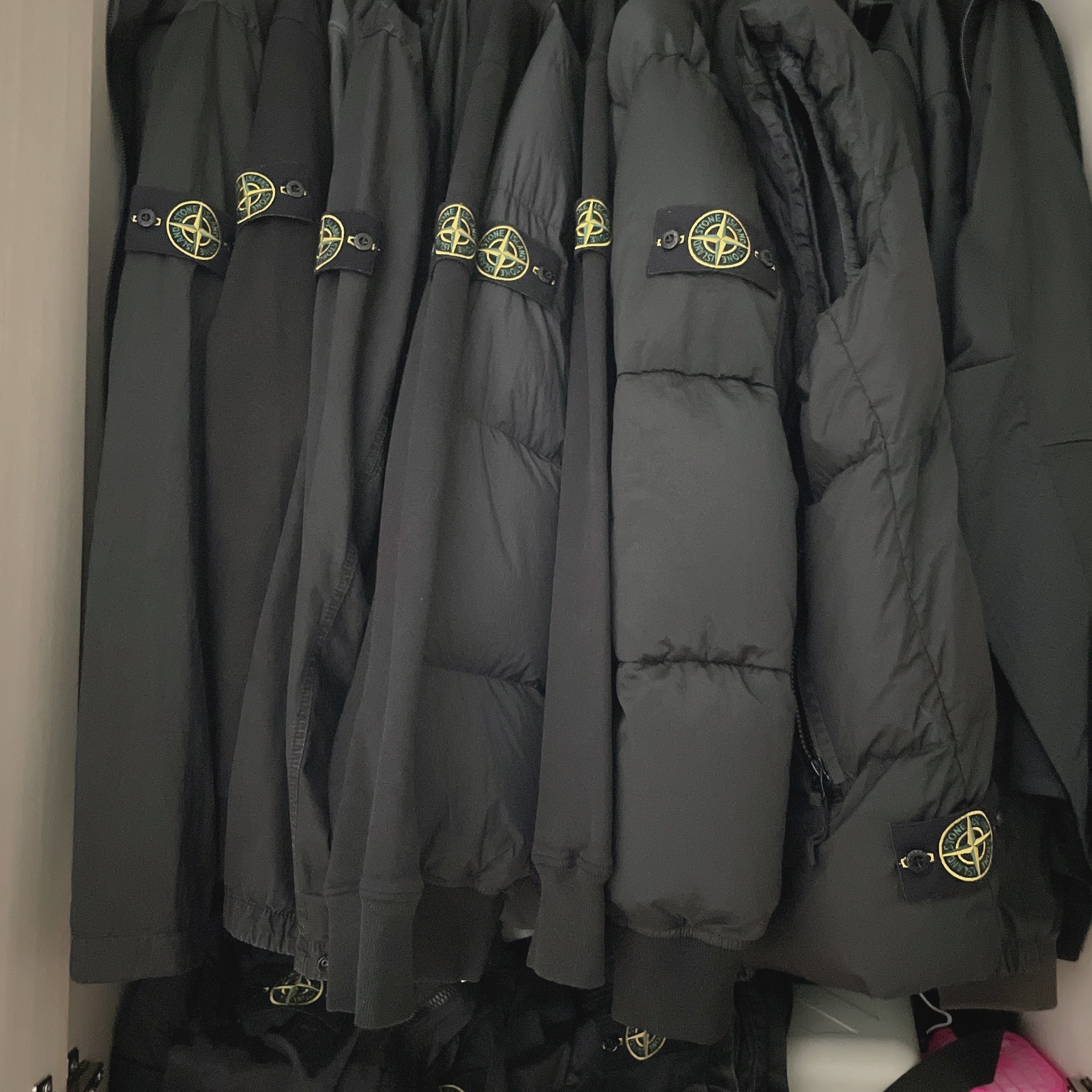 Stone Island 4100011 Crinkle Reps NY Recycled Nylon Hooded Down Jacket Black - 25FW, Stone Island 40324 Packable Loom Woven Chambers R-Nylon Down-TC Jacket Black - 23FW 착용 스타일